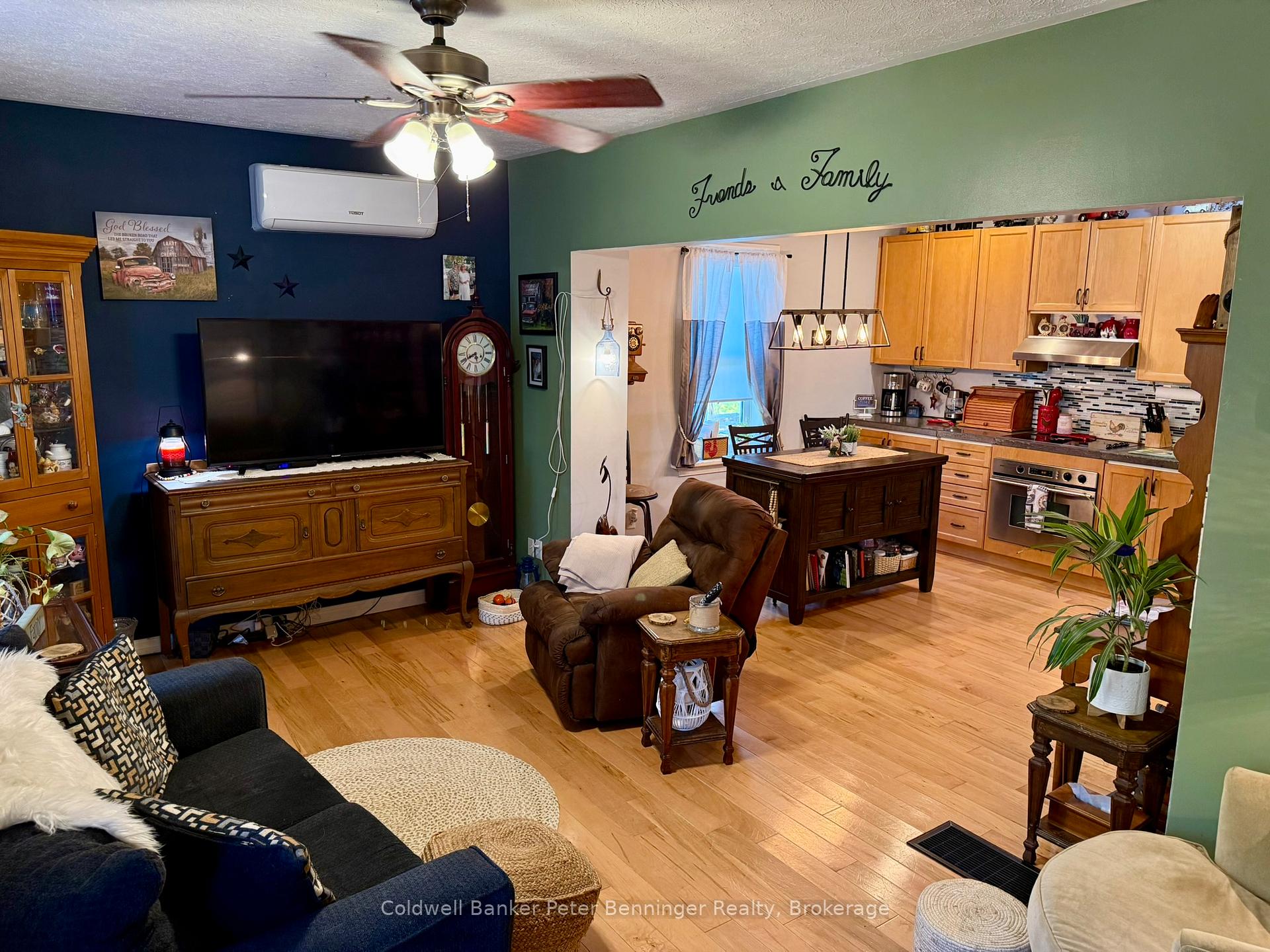 Photo 3 of 35 King Street, Brockton — HOMEH