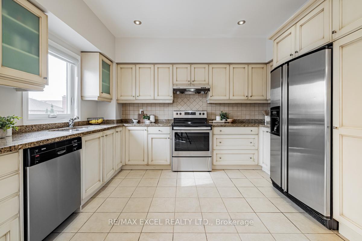 Photo 9 of 91 Thornway Avenue, Vaughan, Brownridge — HOMEH