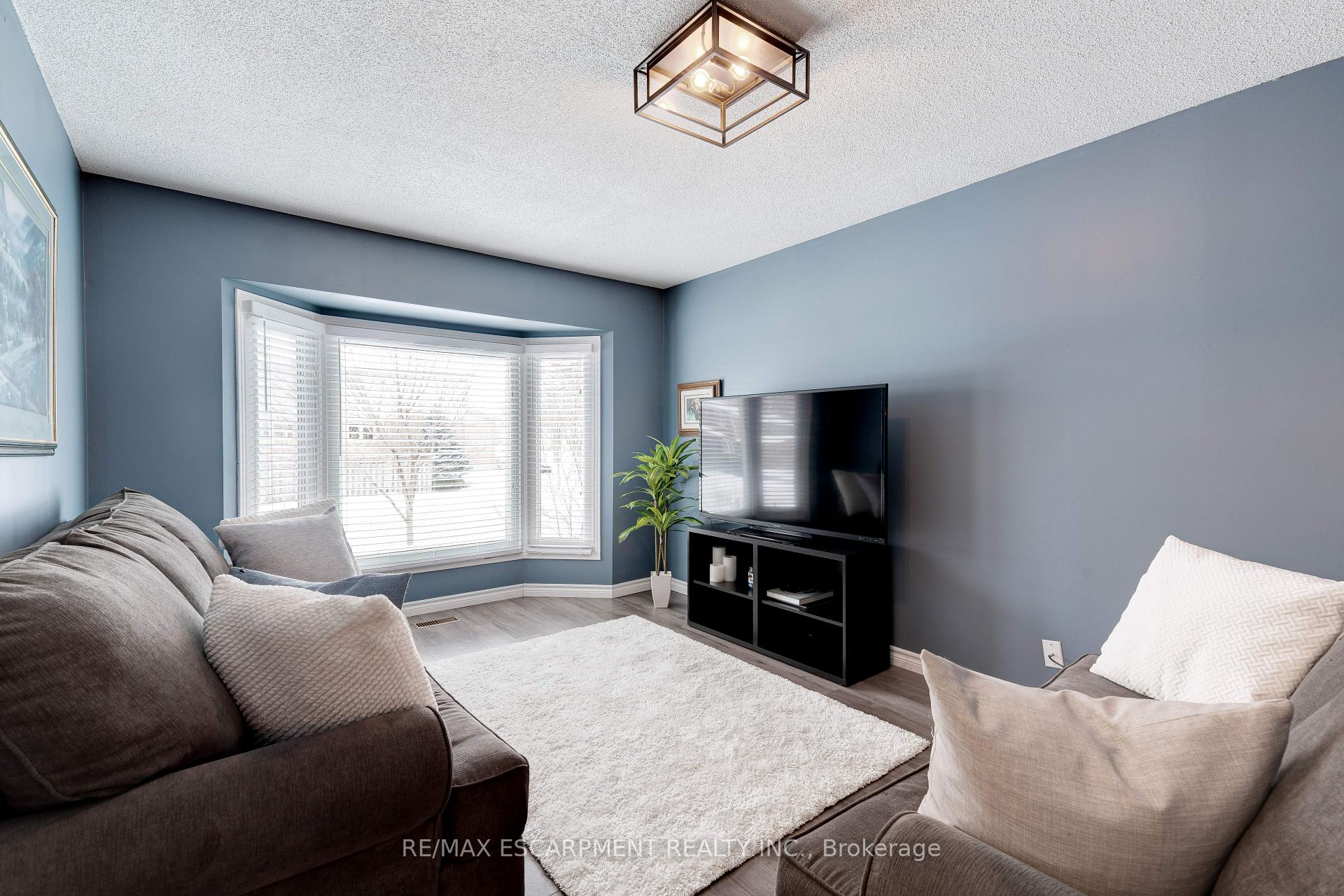 Photo 5 of 3436 Bristol Drive, Burlington, Palmer — HOMEH