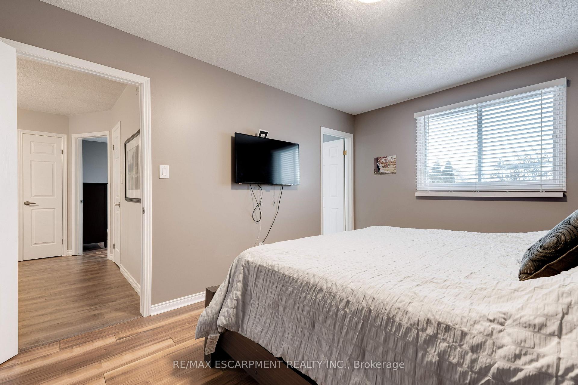 Photo 19 of 3436 Bristol Drive, Burlington, Palmer — HOMEH