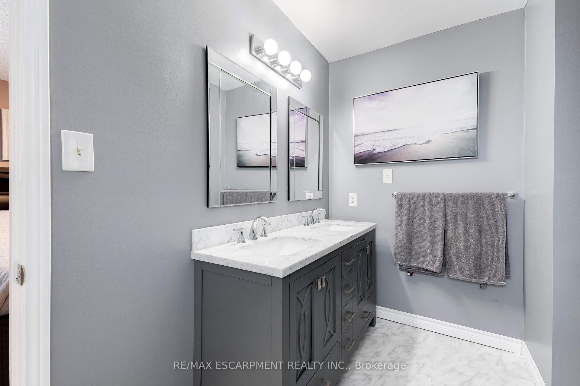 Photo 21 of 3436 Bristol Drive, Burlington, Palmer — HOMEH