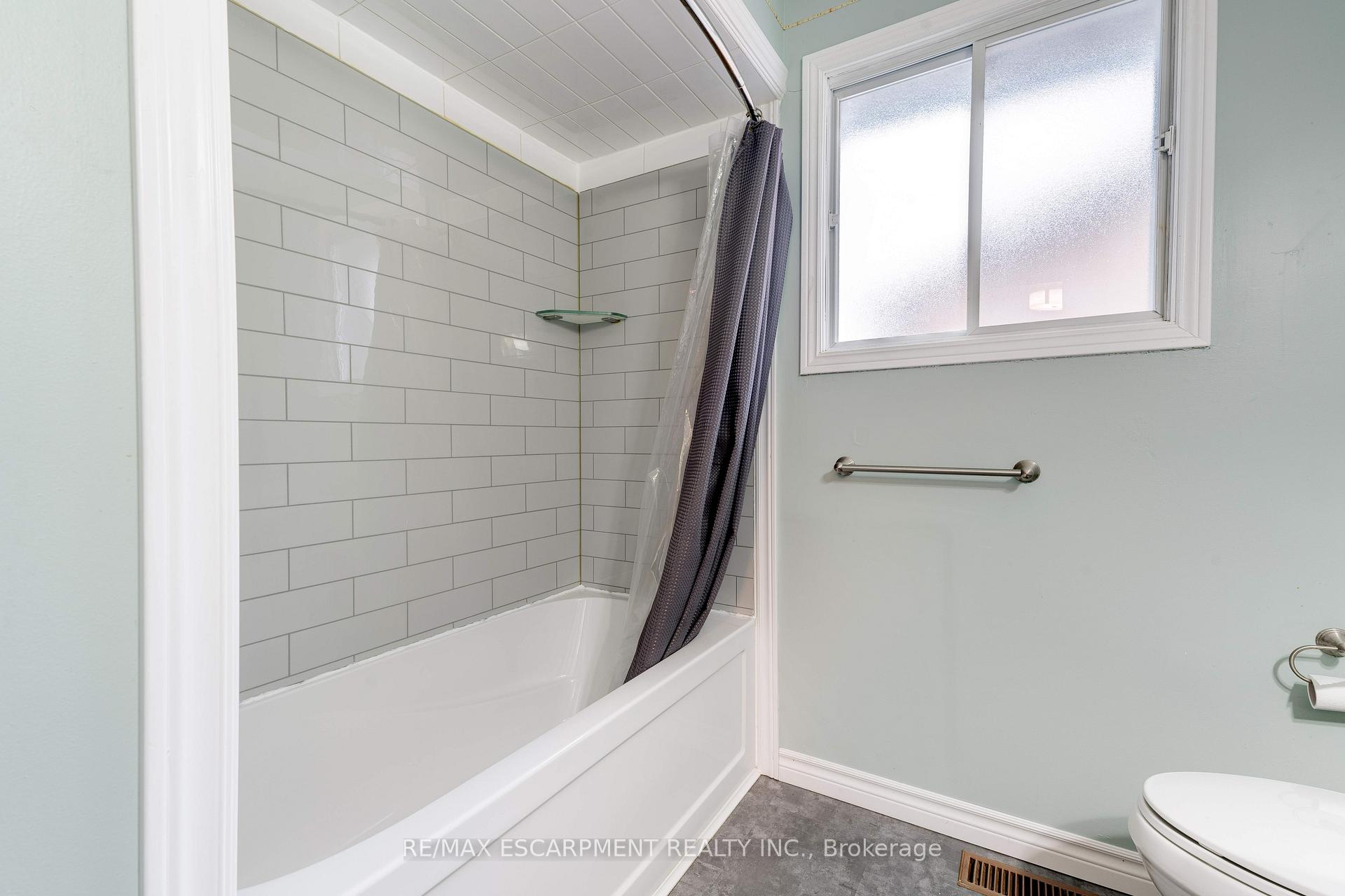 Photo 26 of 3436 Bristol Drive, Burlington, Palmer — HOMEH