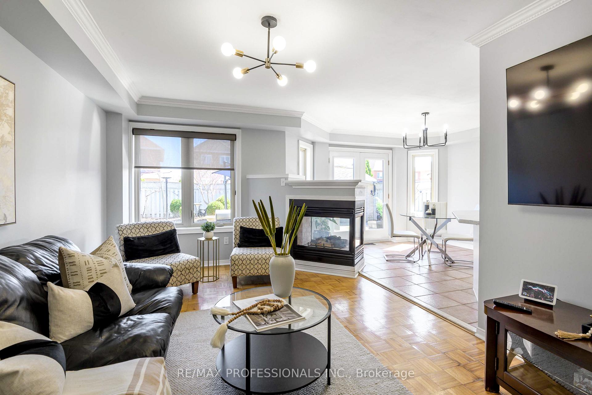 Photo 14 of 71 Elena Crescent, Vaughan, Maple — HOMEH
