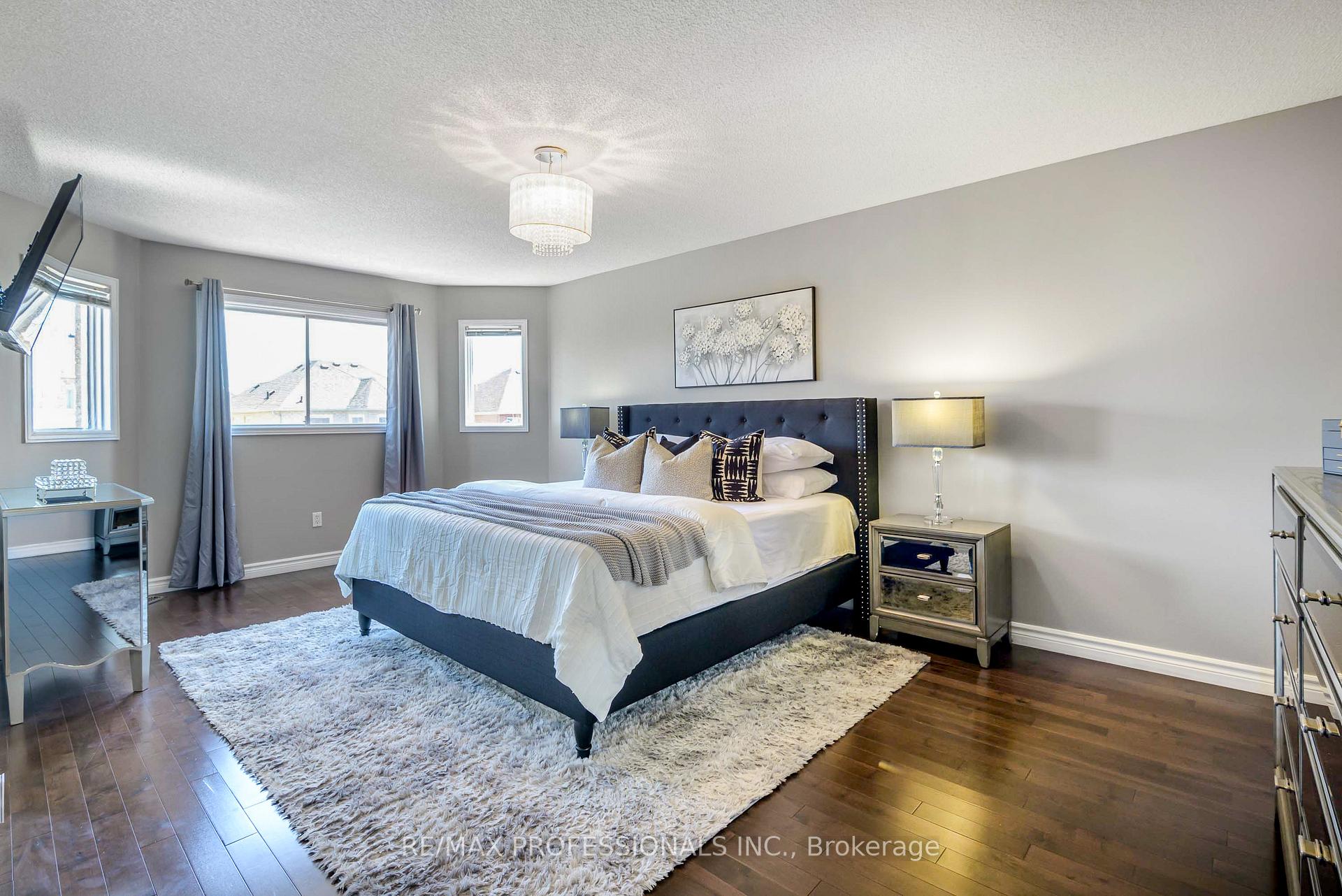 Photo 18 of 71 Elena Crescent, Vaughan, Maple — HOMEH