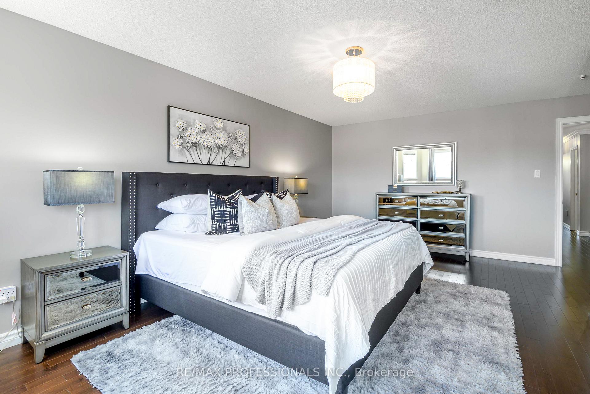 Photo 20 of 71 Elena Crescent, Vaughan, Maple — HOMEH