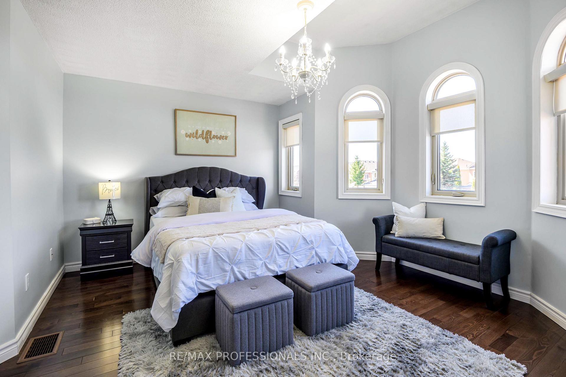 Photo 25 of 71 Elena Crescent, Vaughan, Maple — HOMEH