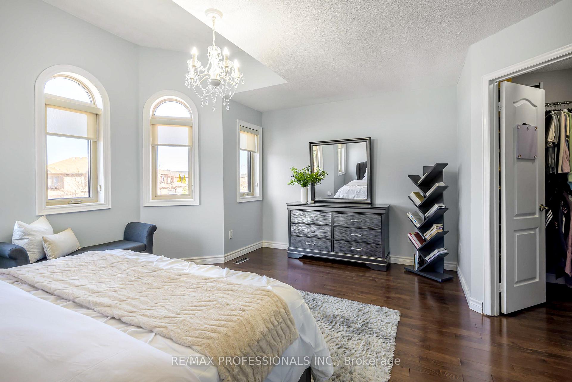 Photo 26 of 71 Elena Crescent, Vaughan, Maple — HOMEH