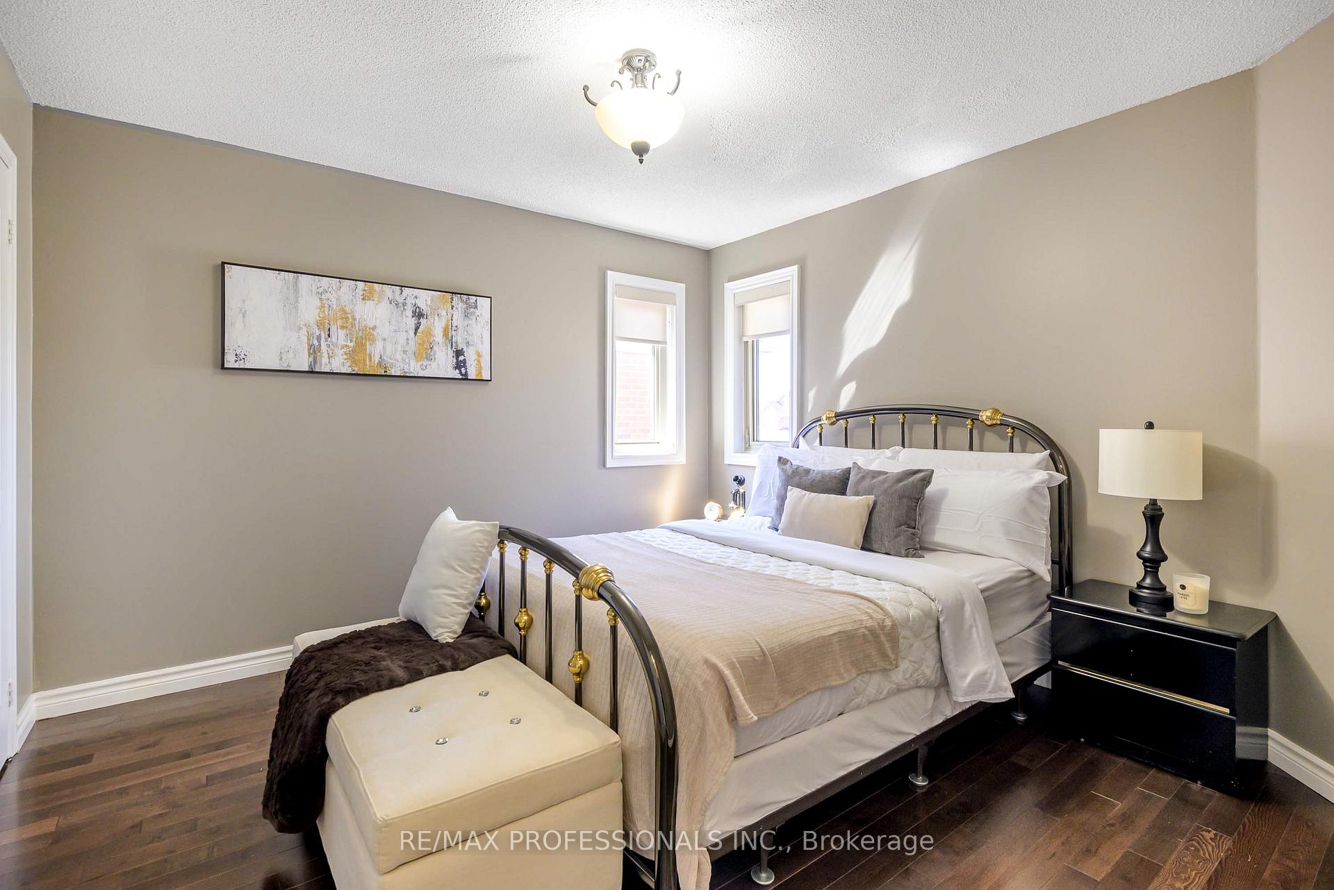 Photo 27 of 71 Elena Crescent, Vaughan, Maple — HOMEH