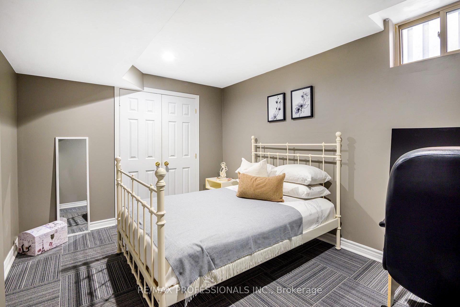 Photo 33 of 71 Elena Crescent, Vaughan, Maple — HOMEH