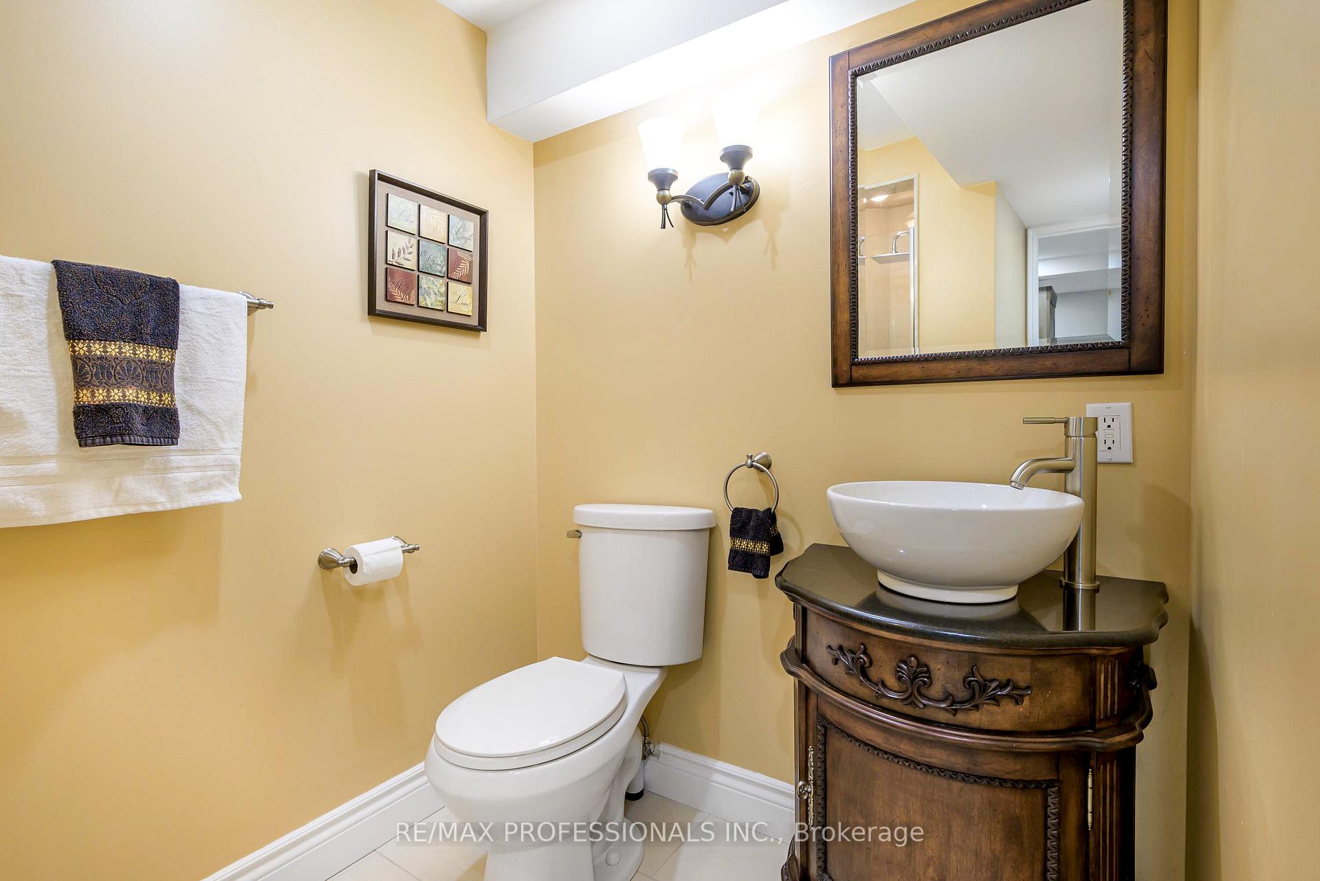 Photo 34 of 71 Elena Crescent, Vaughan, Maple — HOMEH
