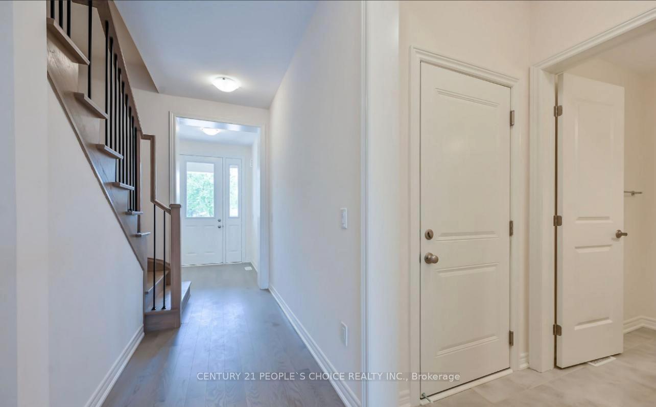 Photo 2 of 1091 Garner Road E, Hamilton, Meadowlands — HOMEH