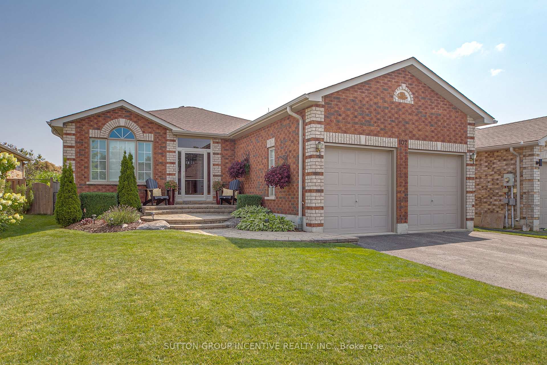 Photo 3 of 102 Seline Crescent, Barrie, Painswick South — HOMEH