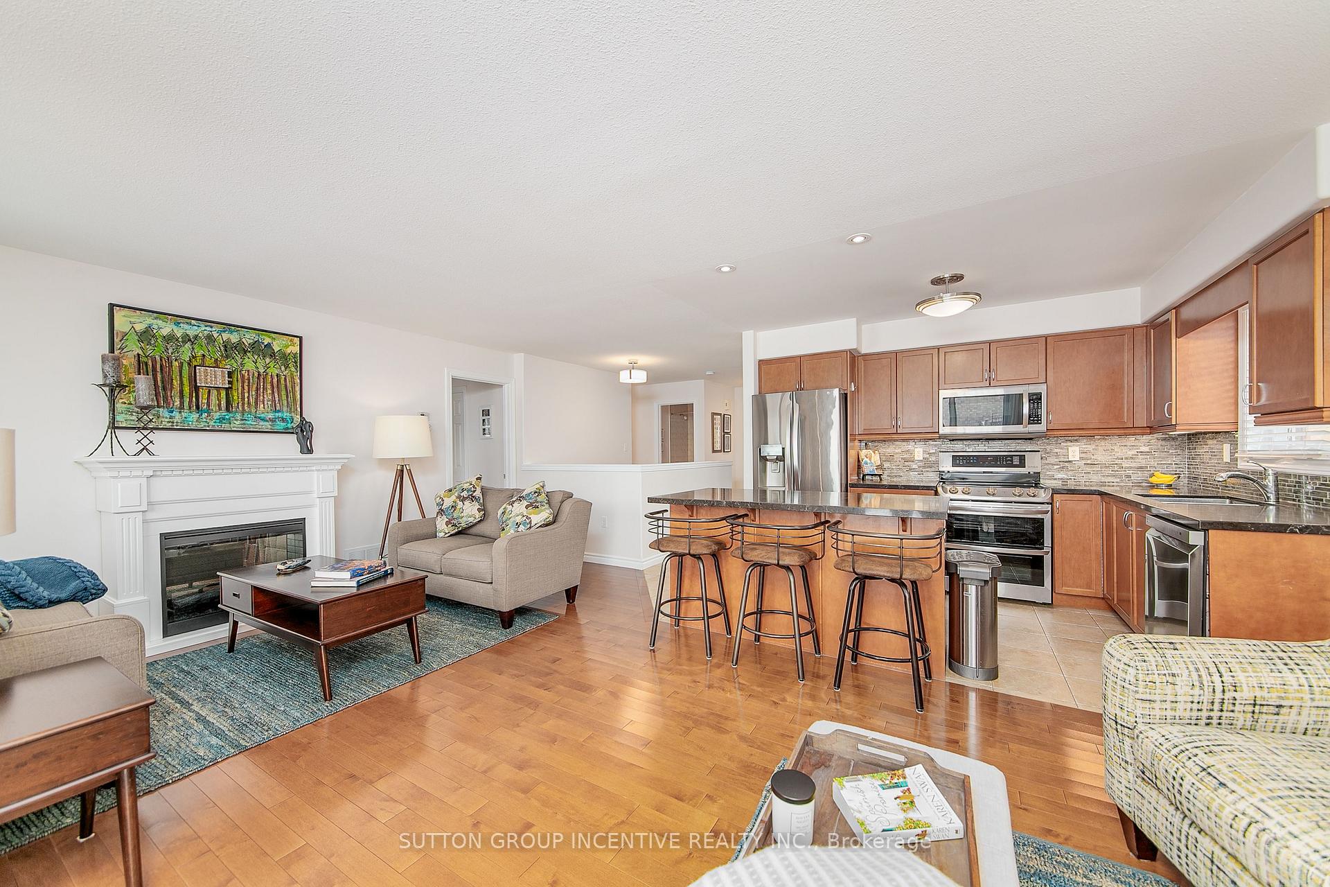 Photo 8 of 102 Seline Crescent, Barrie, Painswick South — HOMEH