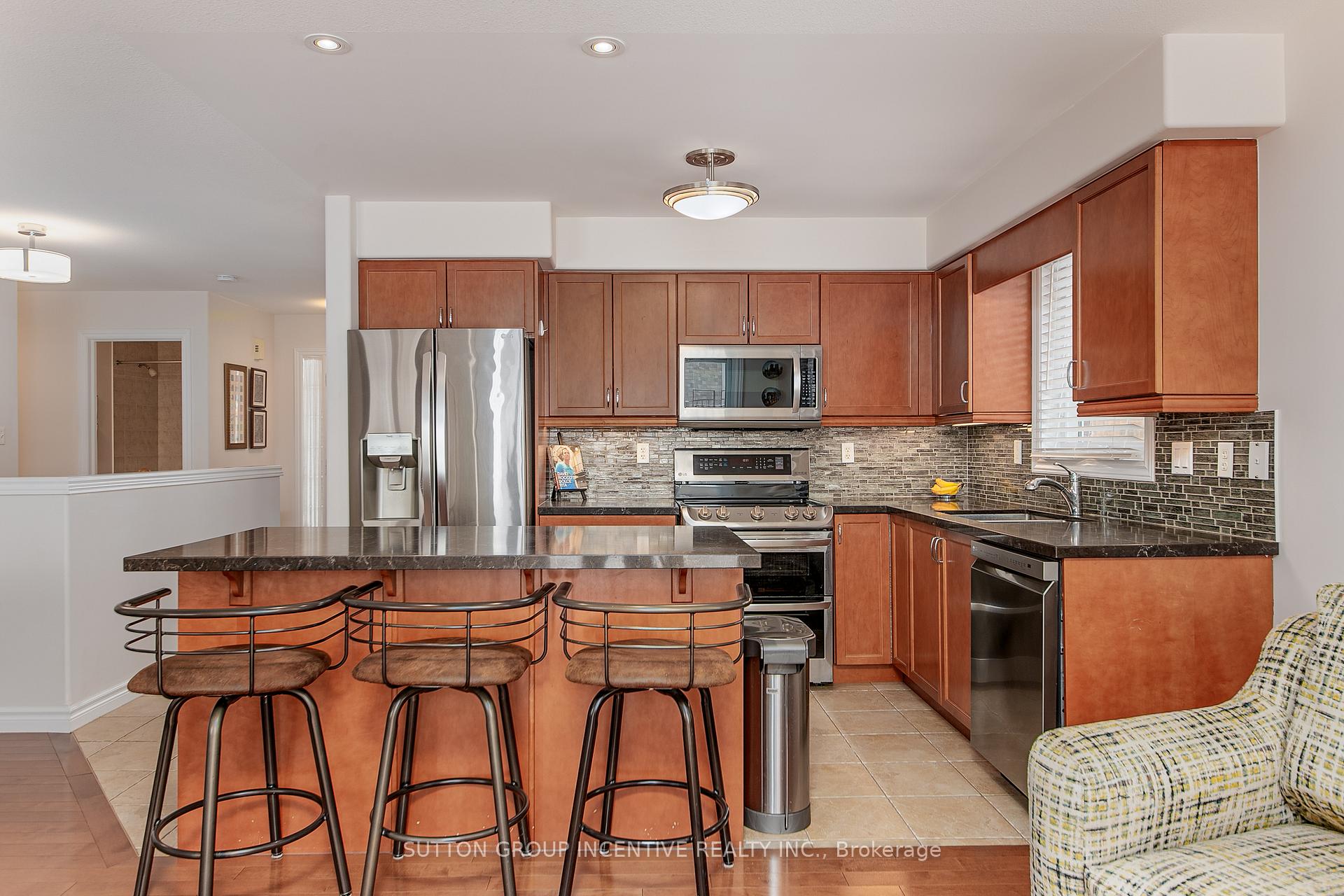 Photo 9 of 102 Seline Crescent, Barrie, Painswick South — HOMEH