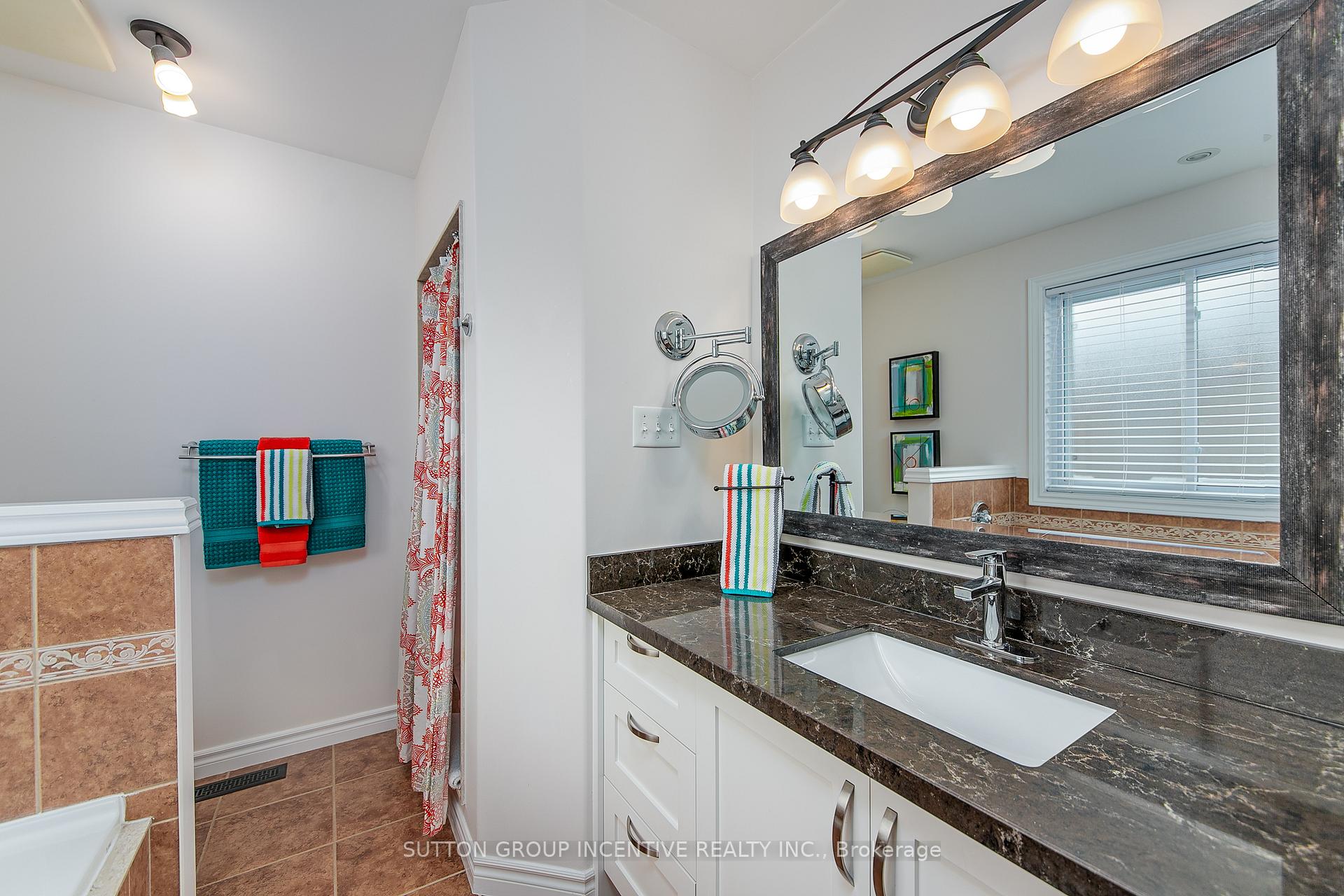Photo 21 of 102 Seline Crescent, Barrie, Painswick South — HOMEH