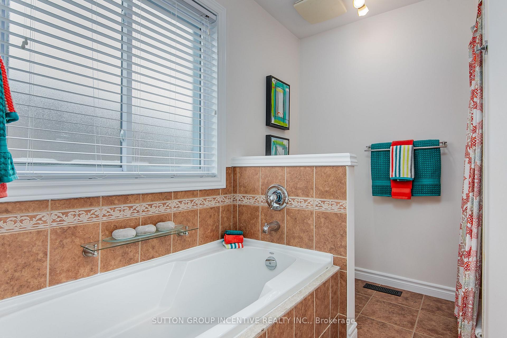 Photo 22 of 102 Seline Crescent, Barrie, Painswick South — HOMEH