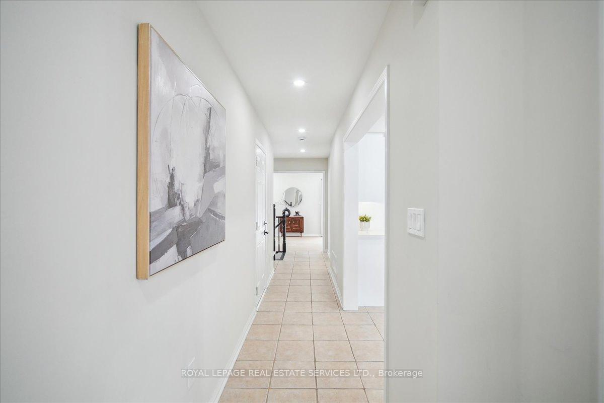 Photo 6 of 4054 Donnic Drive, Burlington, Alton — HOMEH