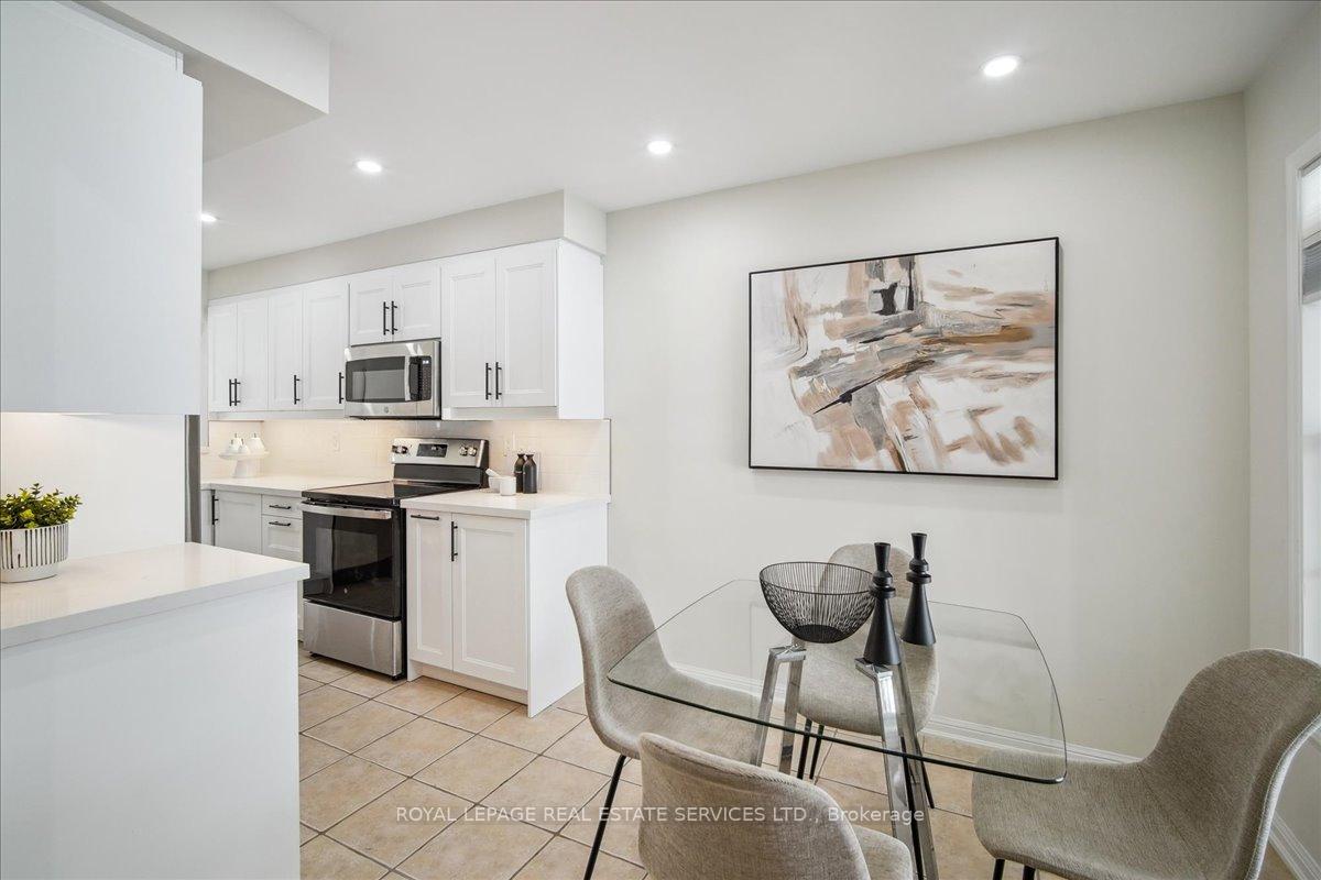 Photo 7 of 4054 Donnic Drive, Burlington, Alton — HOMEH