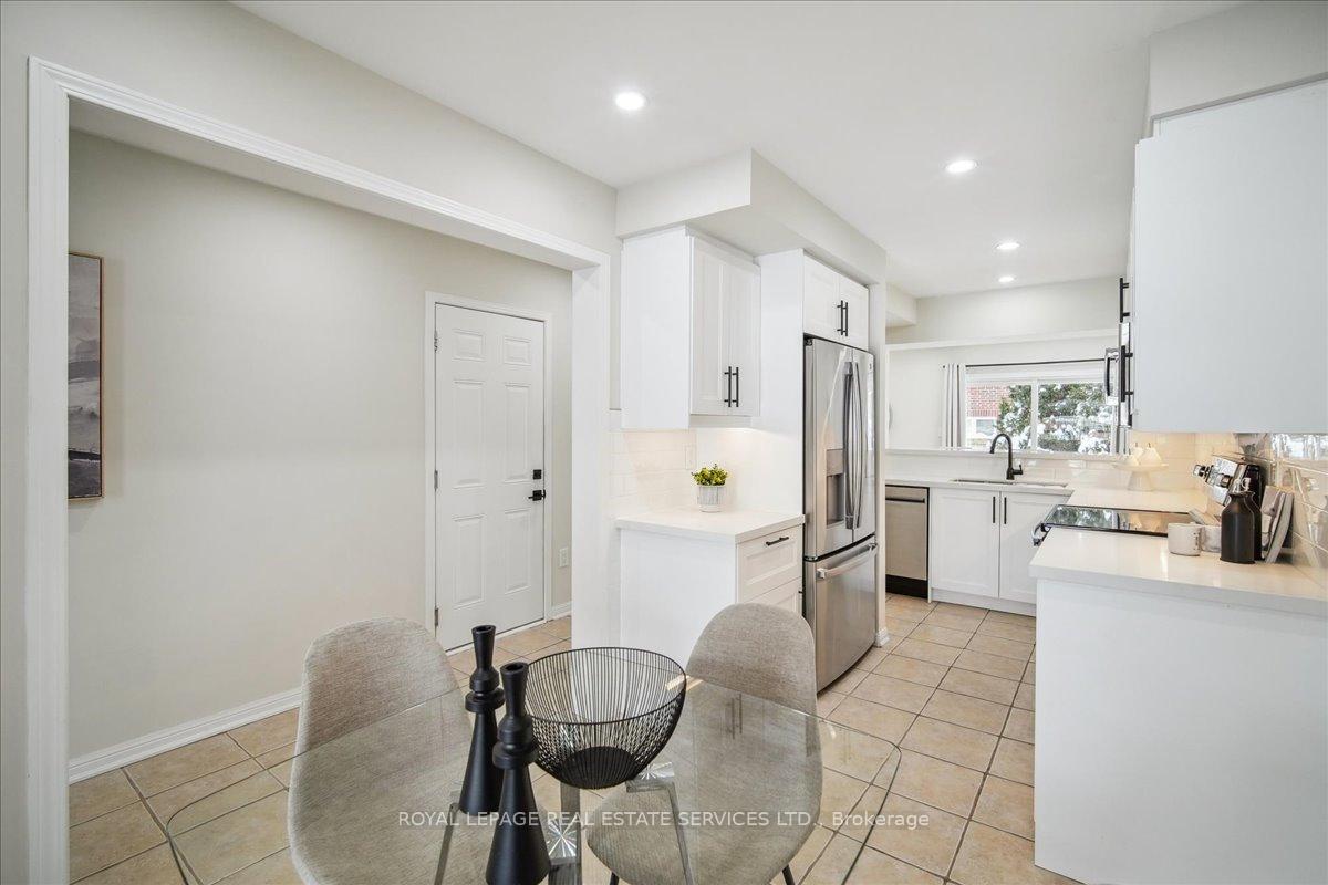 Photo 8 of 4054 Donnic Drive, Burlington, Alton — HOMEH