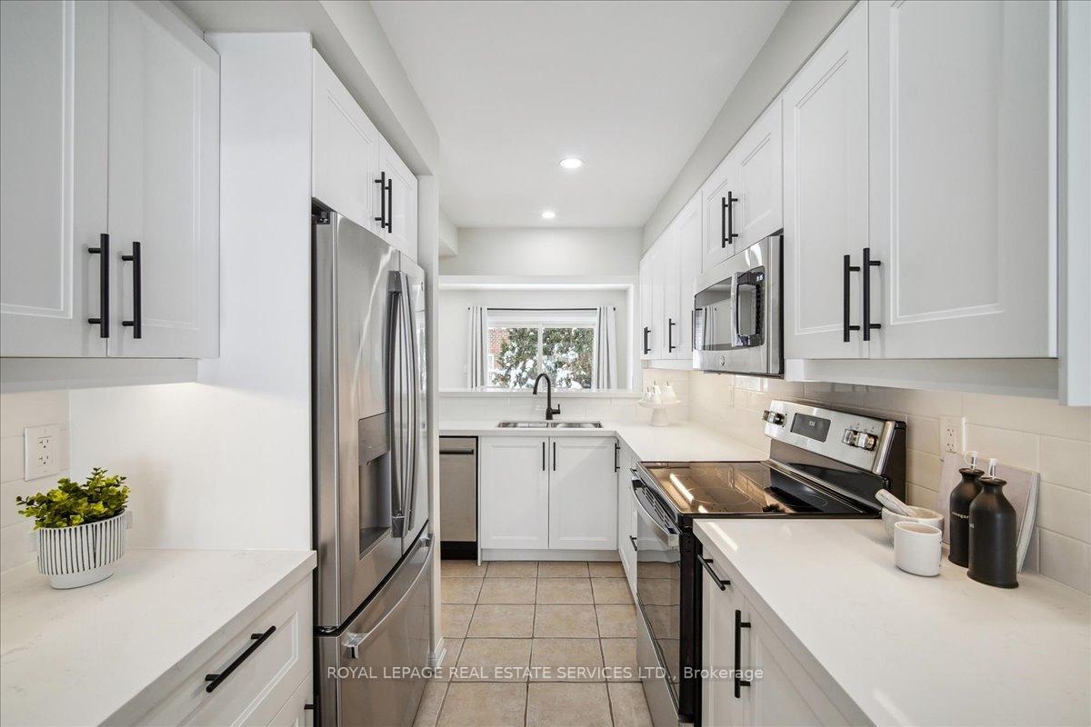 Photo 9 of 4054 Donnic Drive, Burlington, Alton — HOMEH