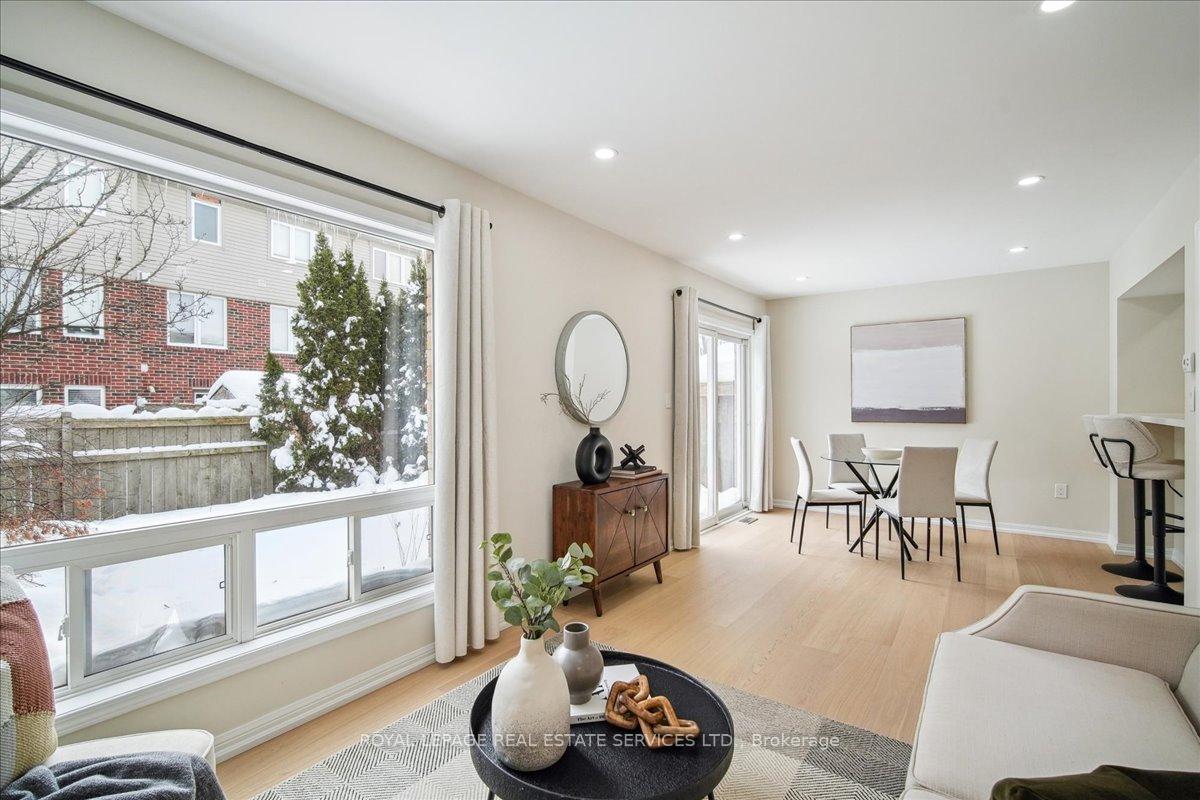 Photo 12 of 4054 Donnic Drive, Burlington, Alton — HOMEH