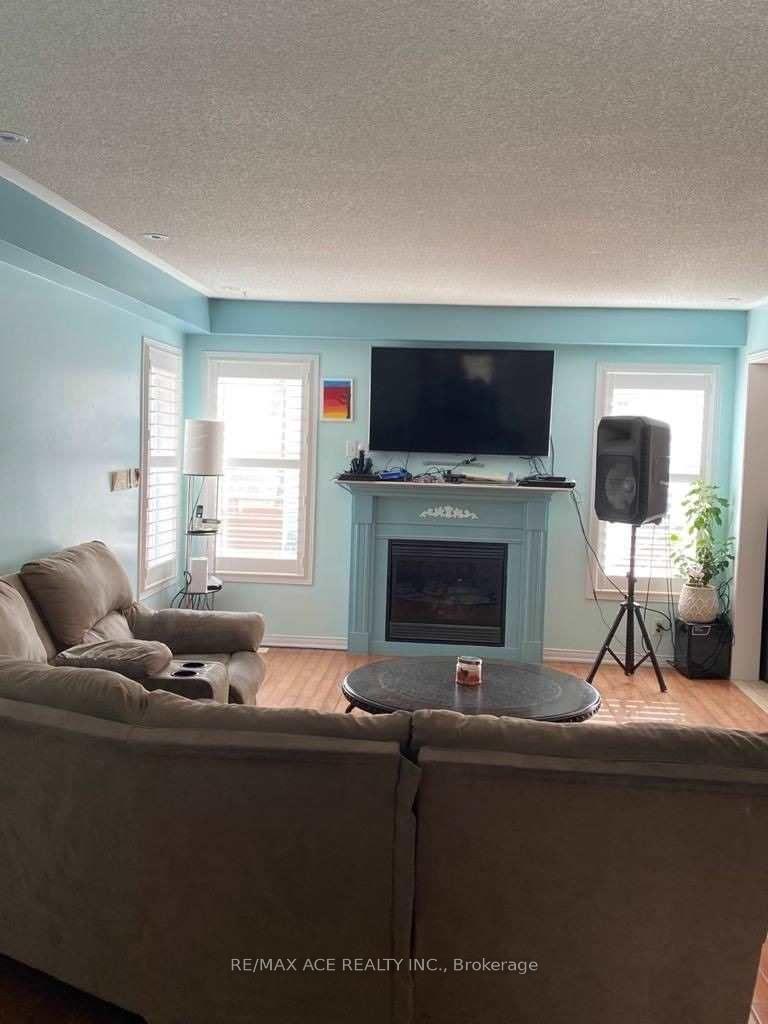 Photo 4 of 65 Carpendale Crescent, Ajax, Northeast Ajax — HOMEH