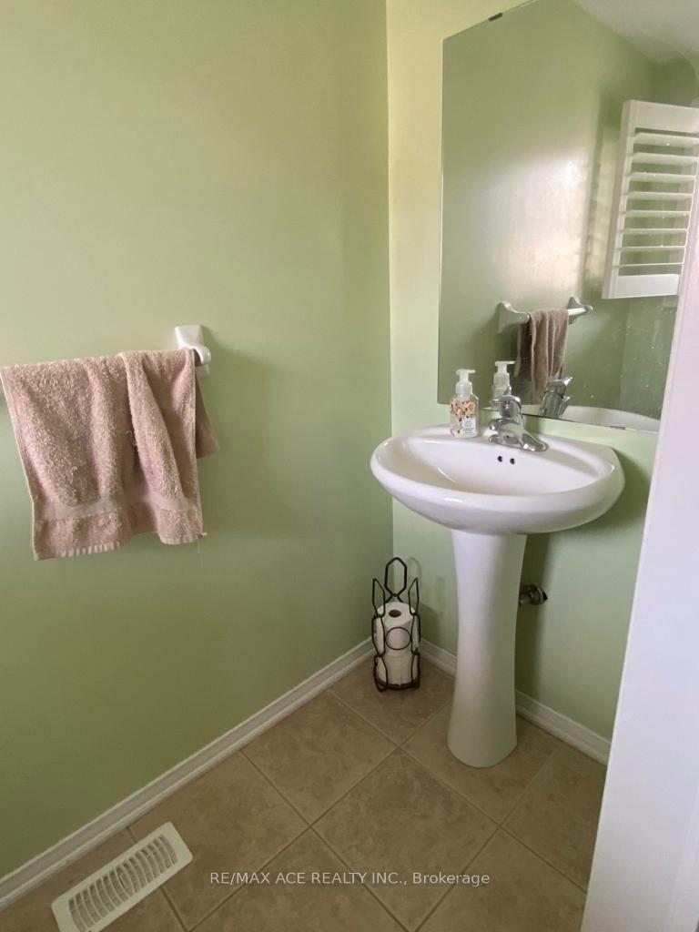 Photo 8 of 65 Carpendale Crescent, Ajax, Northeast Ajax — HOMEH