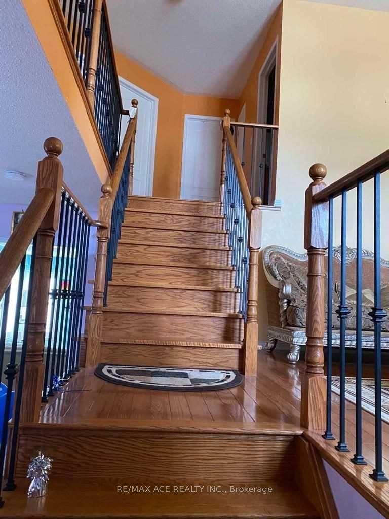 Photo 9 of 65 Carpendale Crescent, Ajax, Northeast Ajax — HOMEH