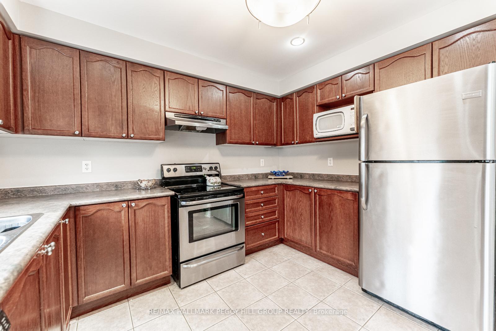 Photo 2 of 51 Maple Crown Terrace, Barrie, Innis-Shore — HOMEH