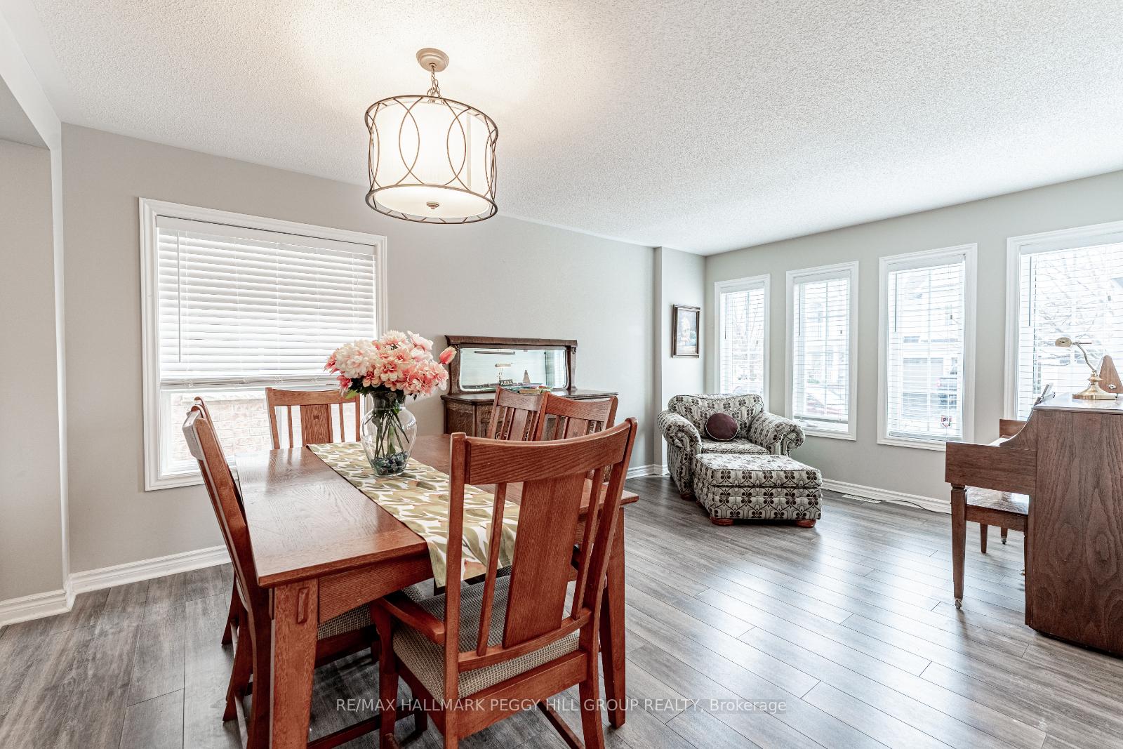 Photo 5 of 51 Maple Crown Terrace, Barrie, Innis-Shore — HOMEH