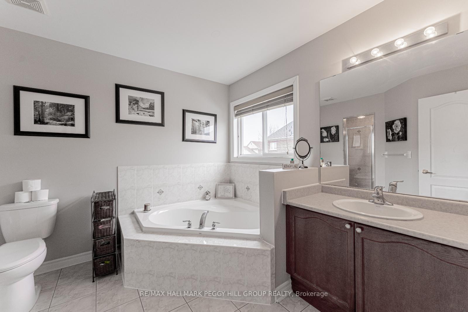Photo 8 of 51 Maple Crown Terrace, Barrie, Innis-Shore — HOMEH