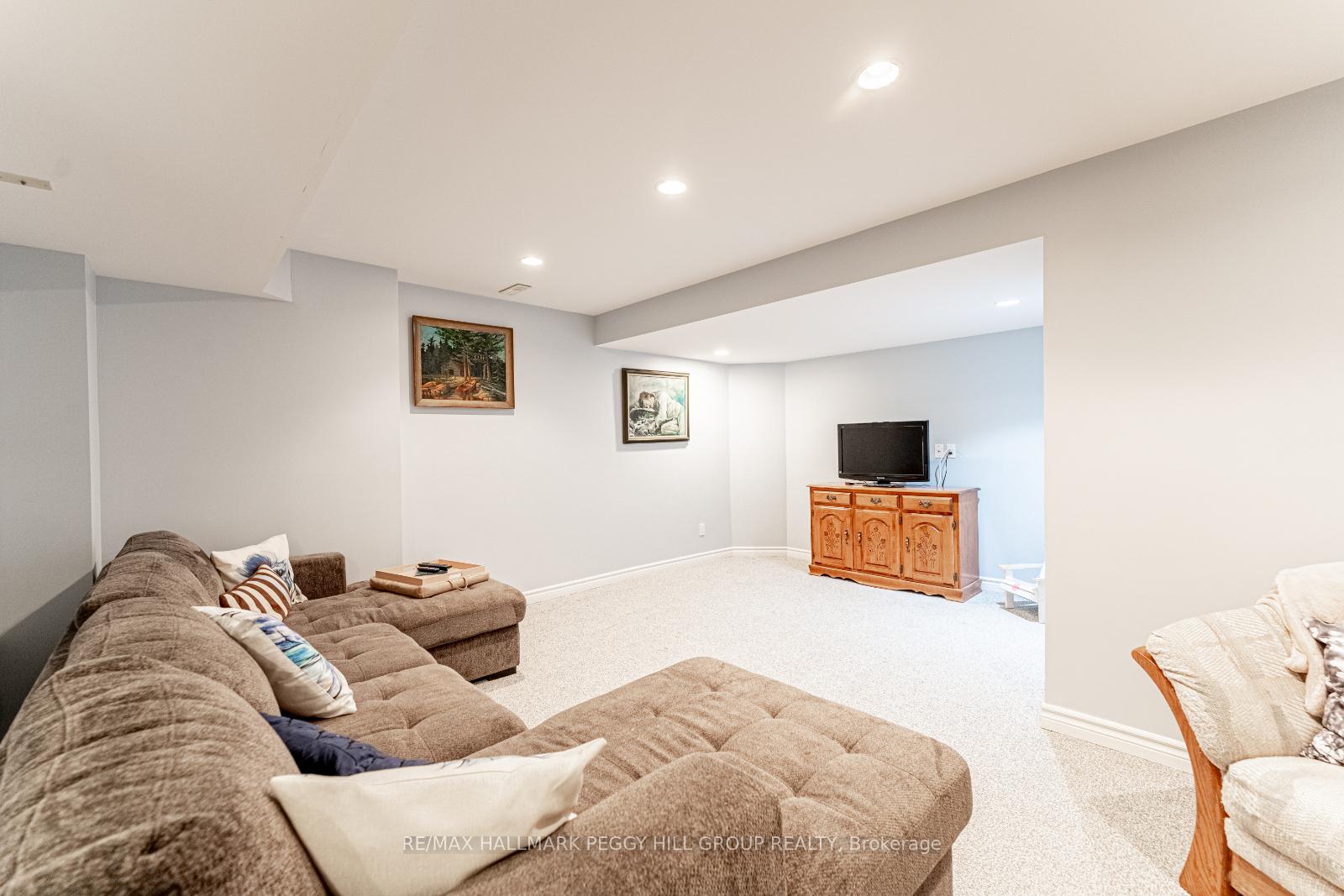 Photo 12 of 51 Maple Crown Terrace, Barrie, Innis-Shore — HOMEH