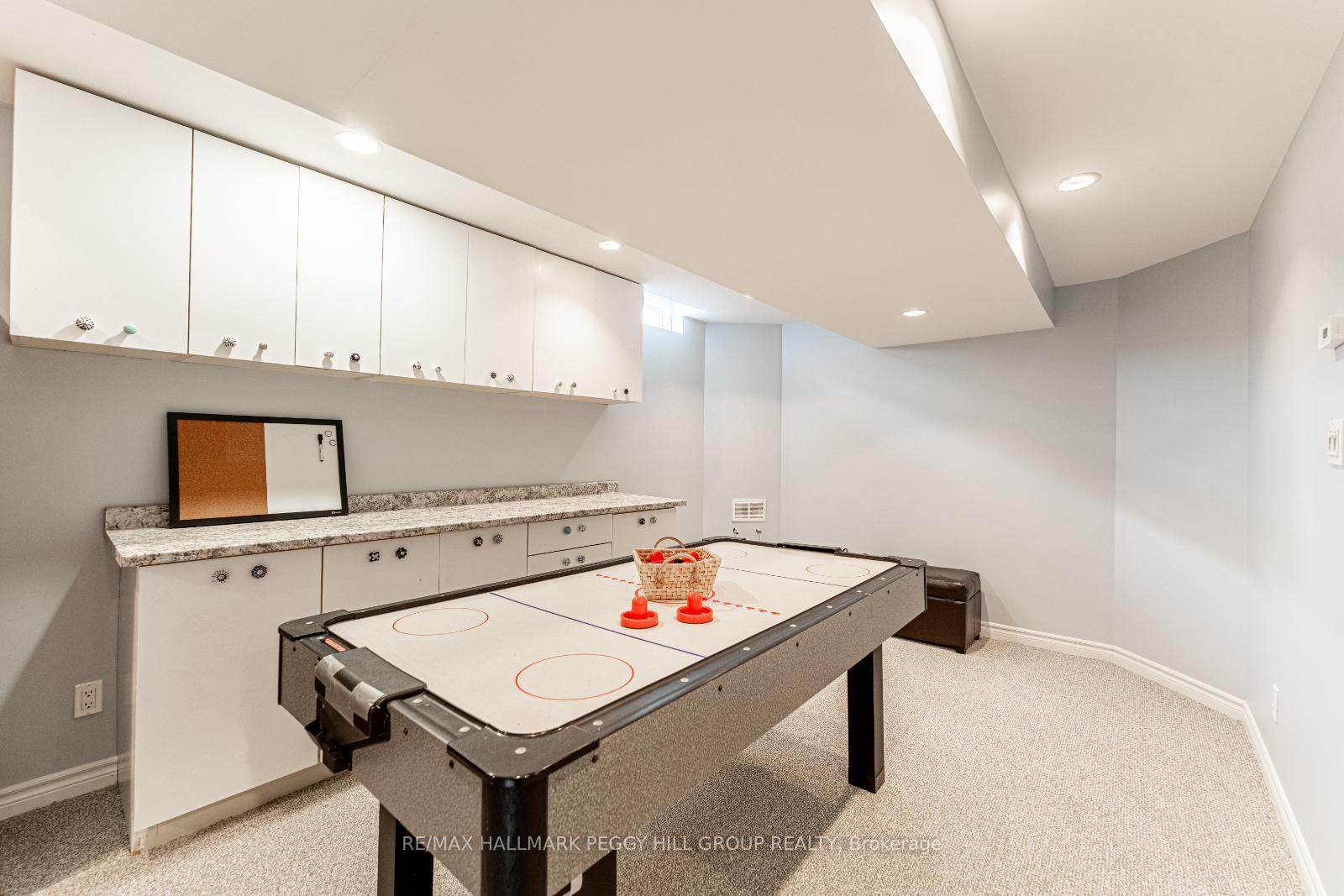 Photo 13 of 51 Maple Crown Terrace, Barrie, Innis-Shore — HOMEH