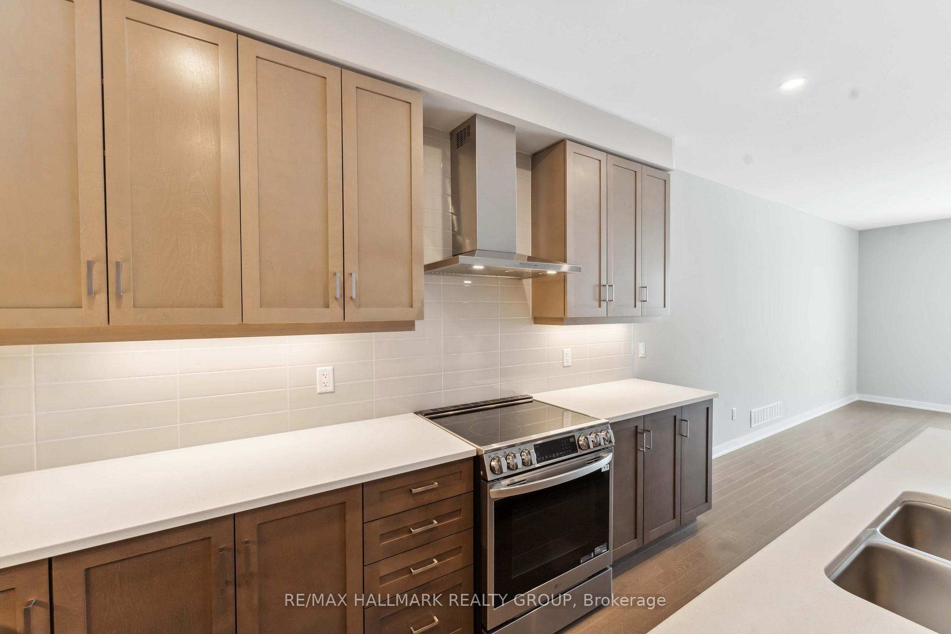 Photo 8 of 743 Acai Way, Ottawa, Riverside South/Gloucester Glen — HOMEH