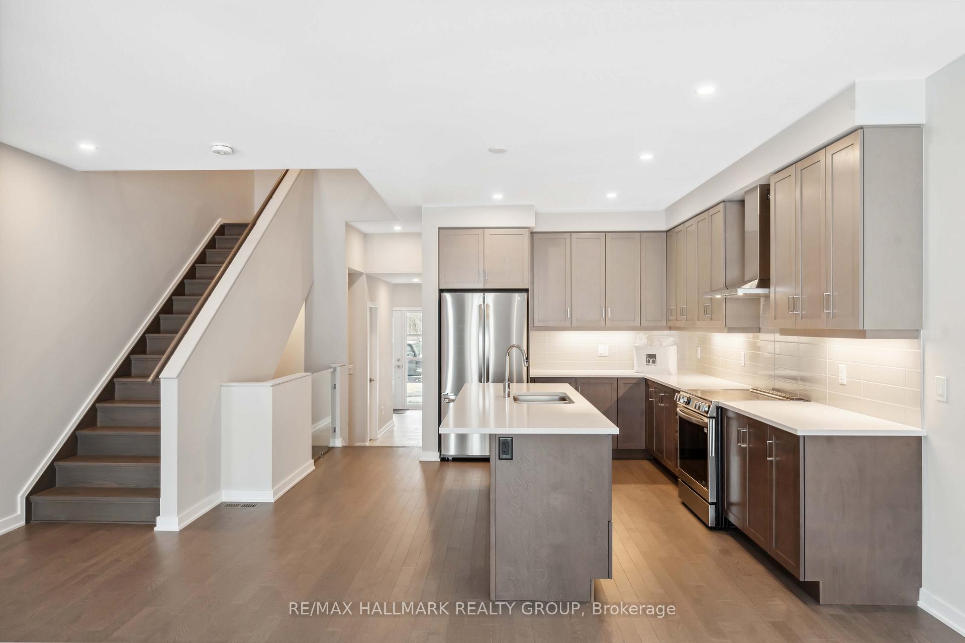 Photo 10 of 743 Acai Way, Ottawa, Riverside South/Gloucester Glen — HOMEH
