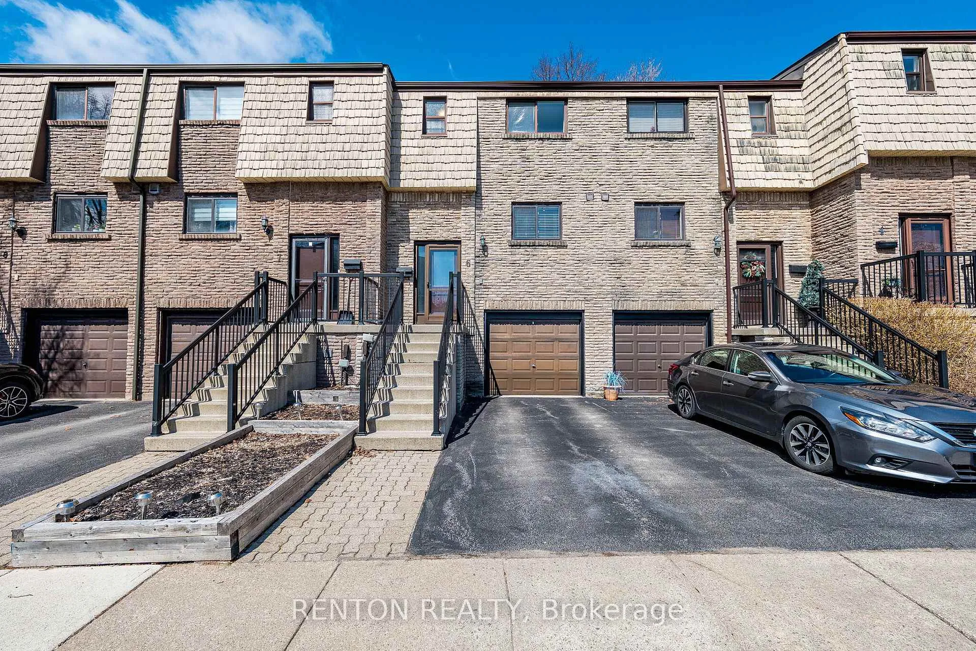 Photo 1 of Unit 6, 1536 Sixth Line, Oakville, College Park — HOMEH
