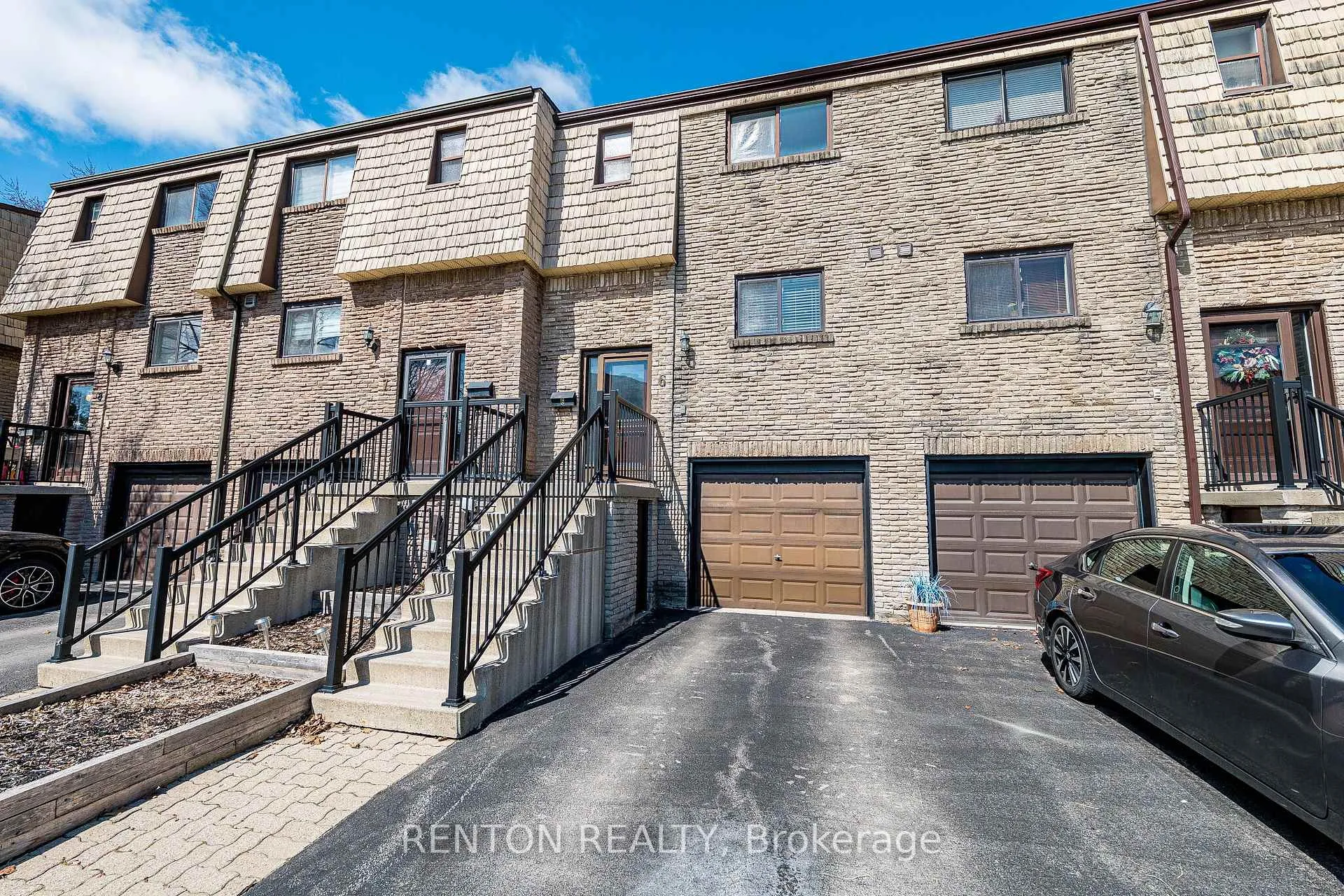 Photo 2 of Unit 6, 1536 Sixth Line, Oakville, College Park — HOMEH