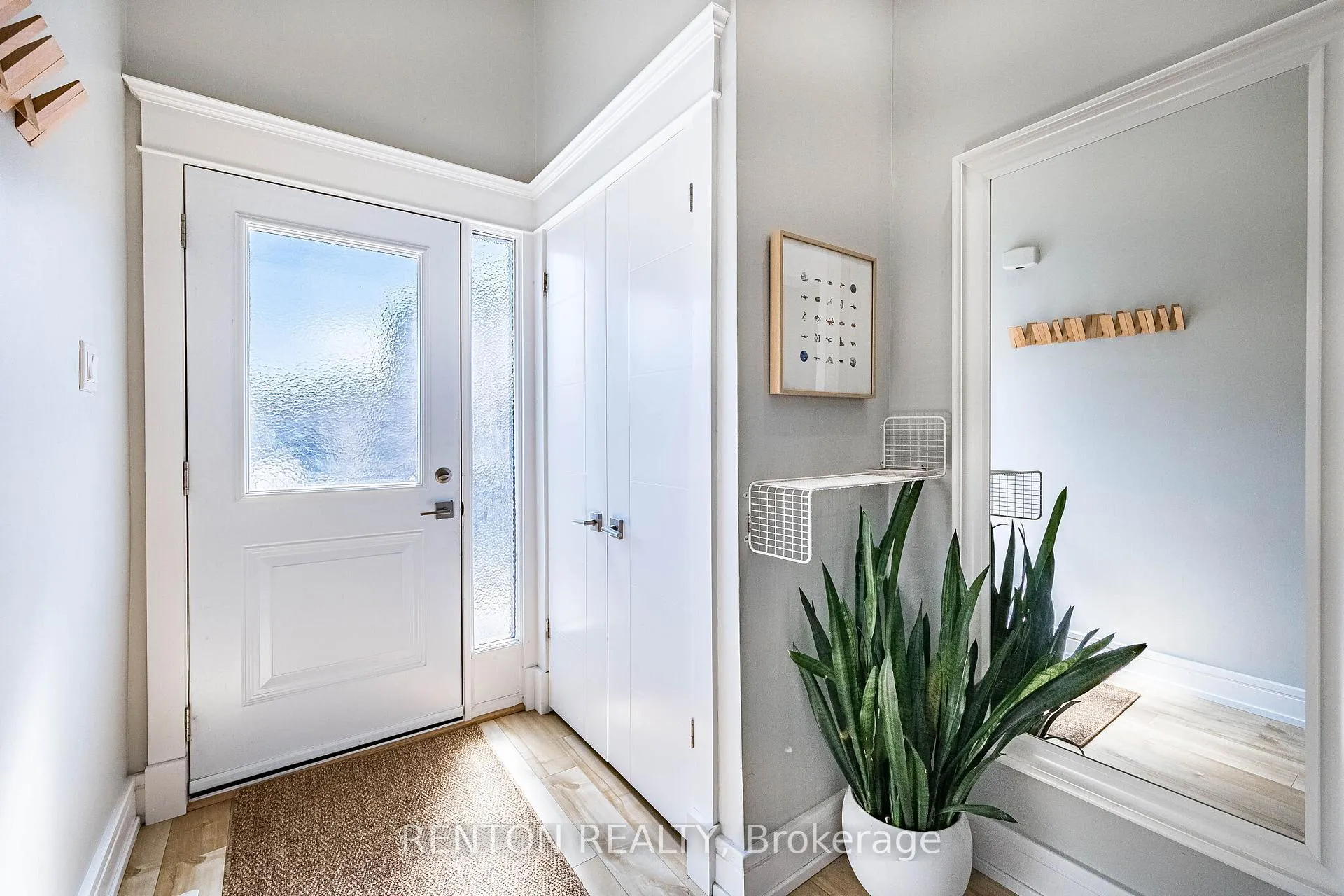 Photo 3 of Unit 6, 1536 Sixth Line, Oakville, College Park — HOMEH