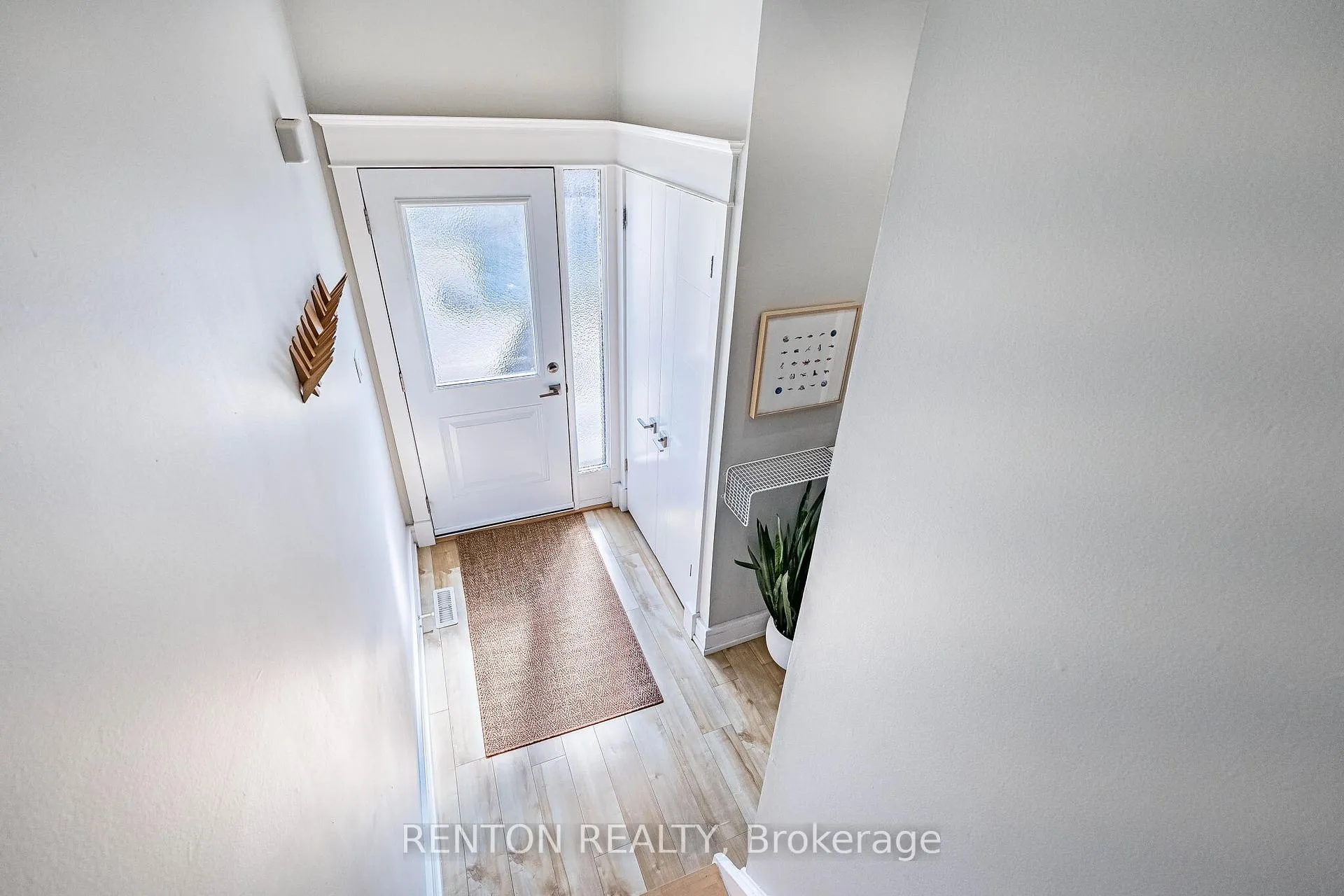 Photo 4 of Unit 6, 1536 Sixth Line, Oakville, College Park — HOMEH