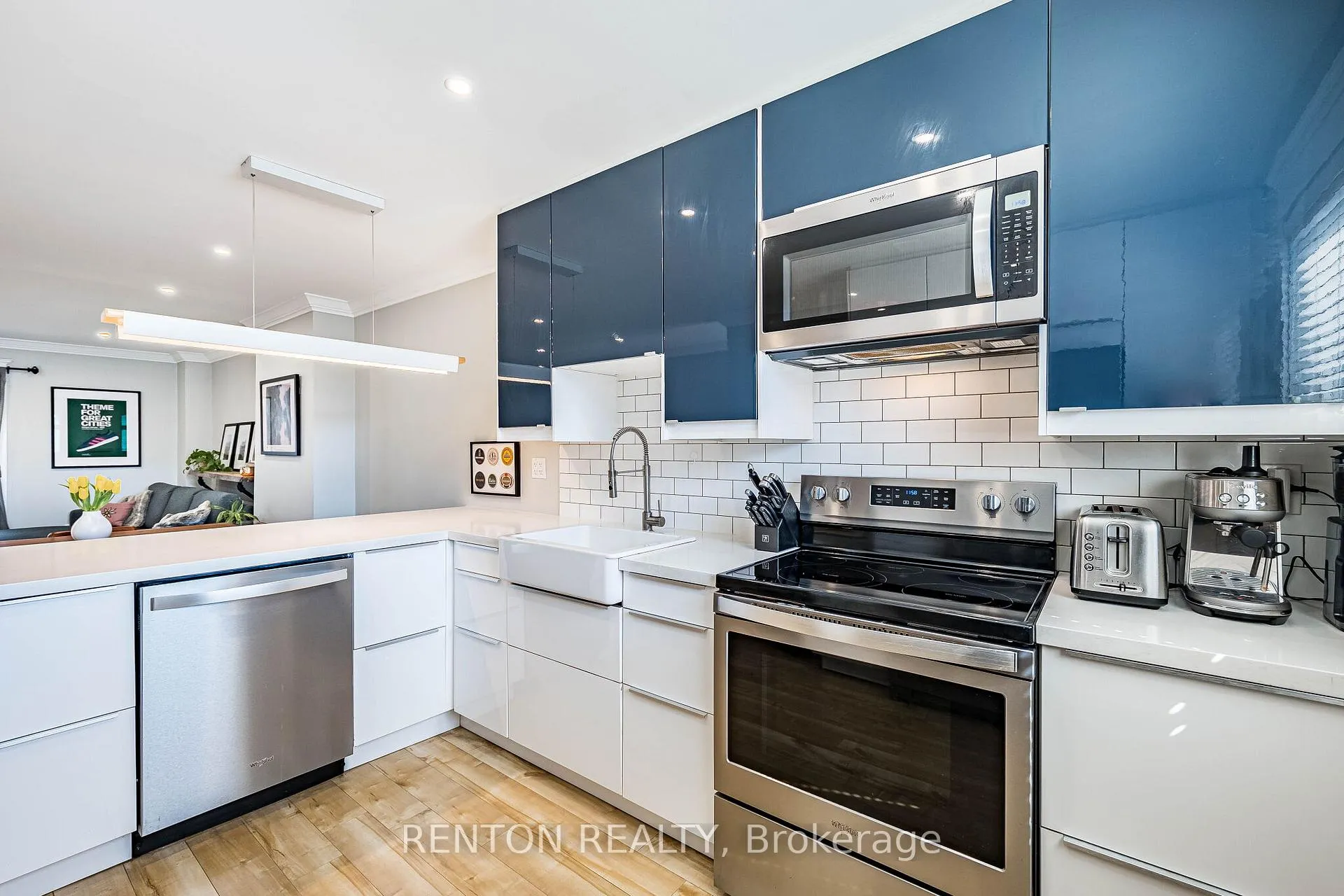 Photo 10 of Unit 6, 1536 Sixth Line, Oakville, College Park — HOMEH