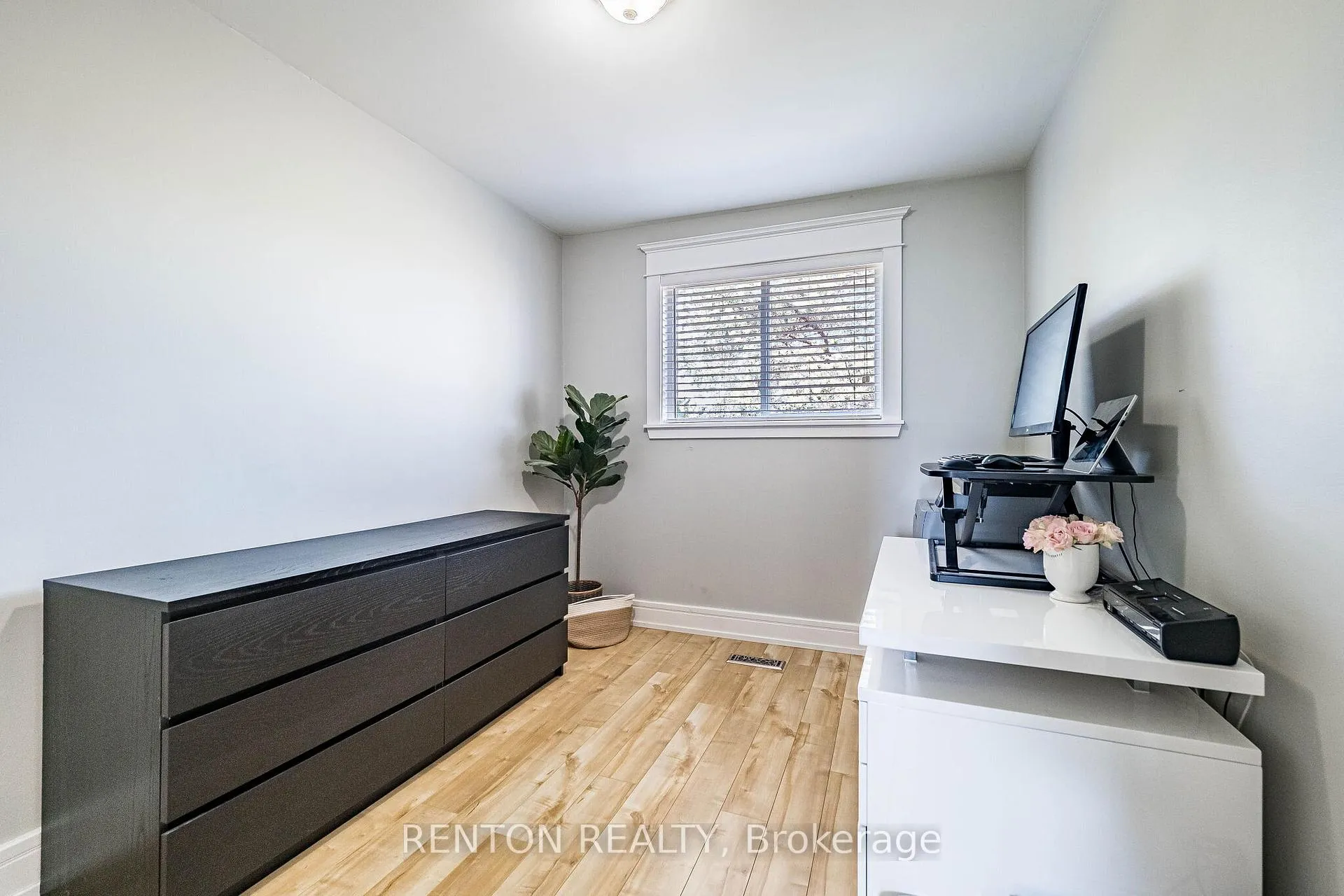 Photo 24 of Unit 6, 1536 Sixth Line, Oakville, College Park — HOMEH