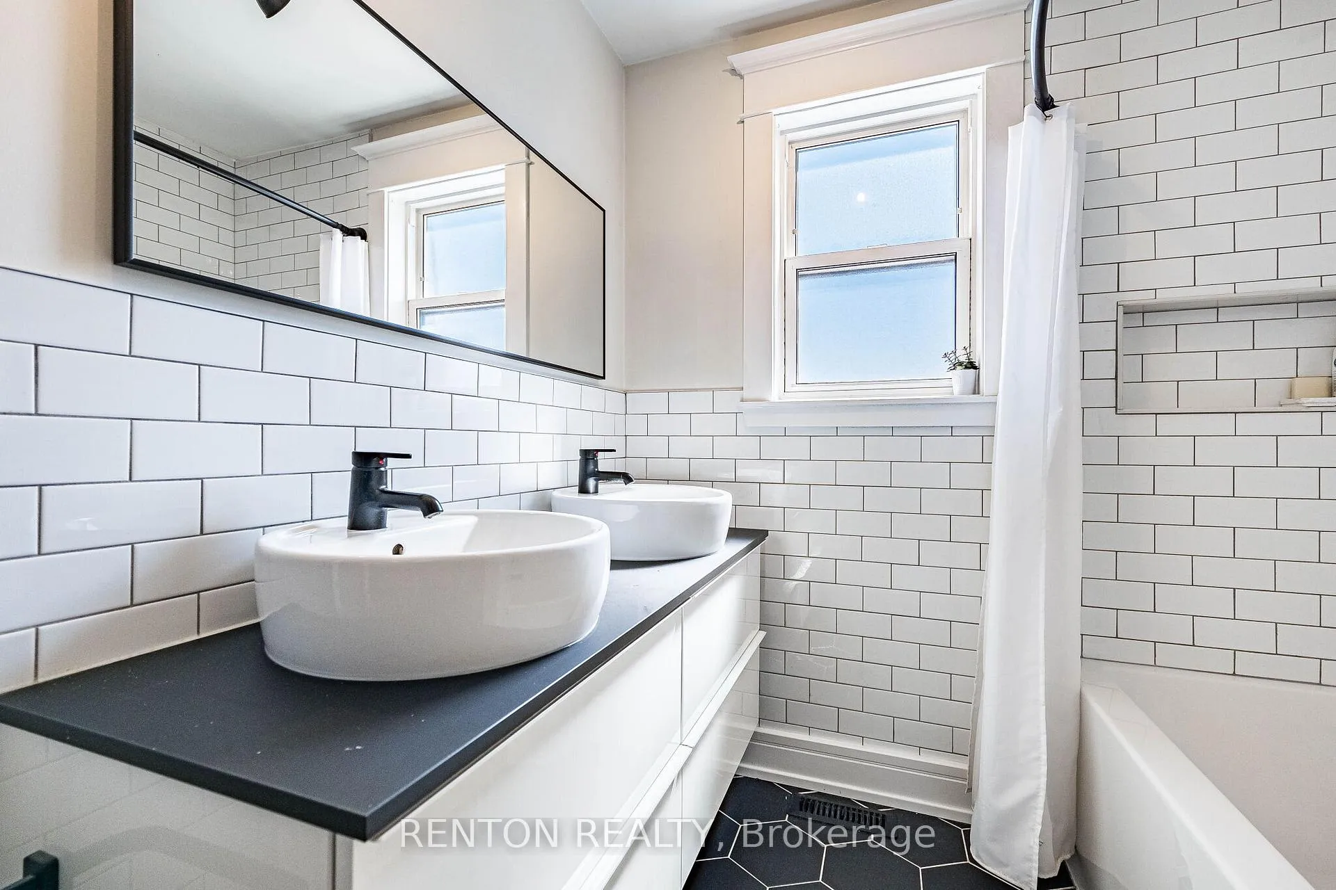 Photo 29 of Unit 6, 1536 Sixth Line, Oakville, College Park — HOMEH