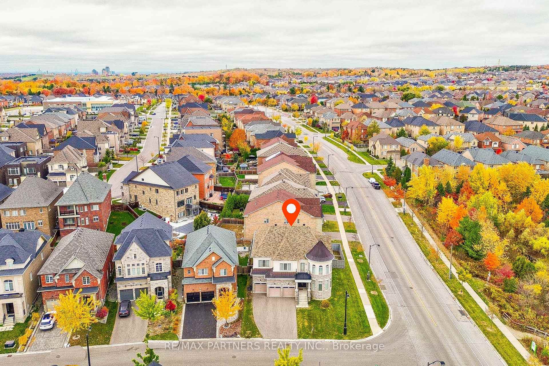 Photo 2 of 112 Baldry Avenue, Vaughan, Patterson — HOMEH