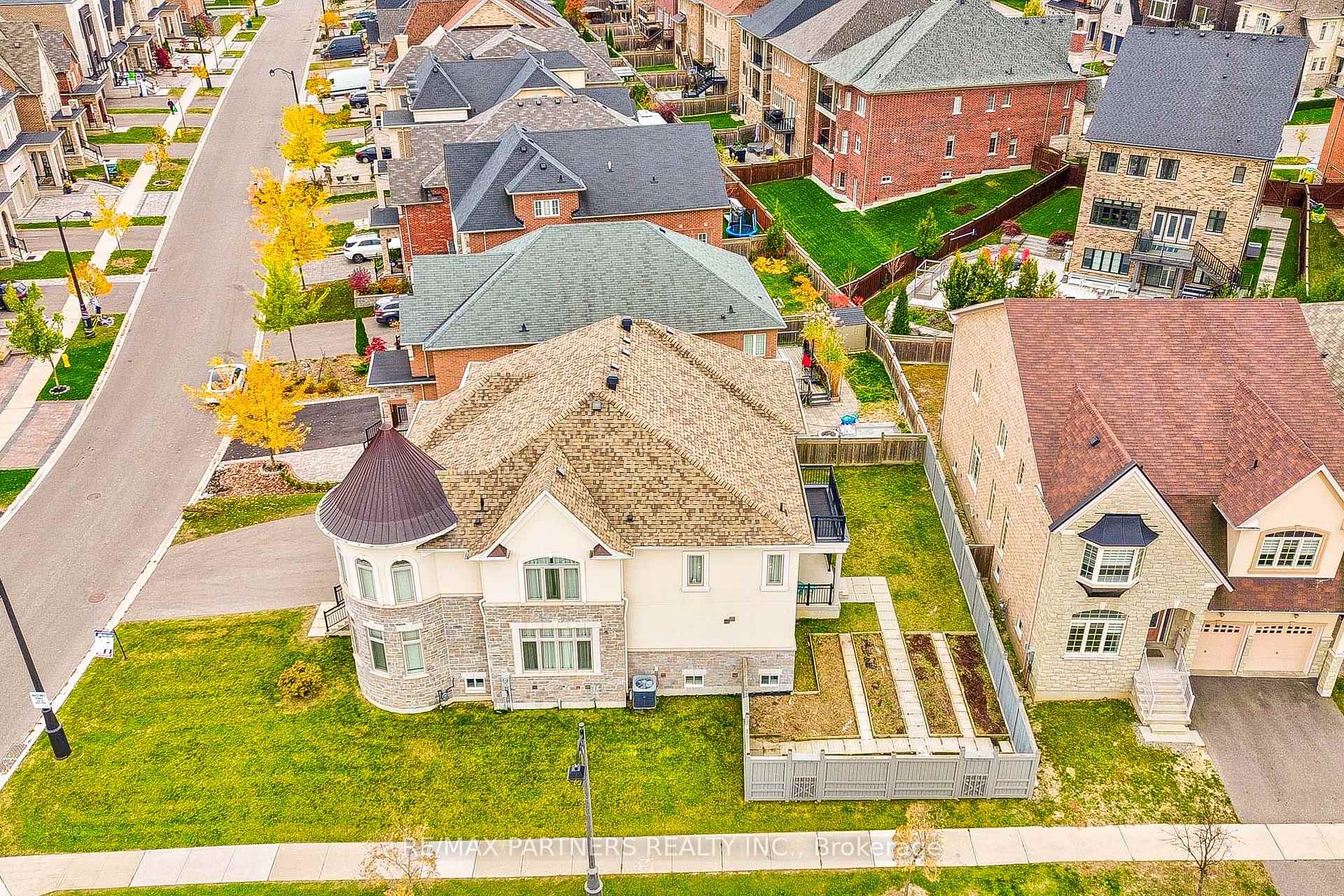 Photo 4 of 112 Baldry Avenue, Vaughan, Patterson — HOMEH