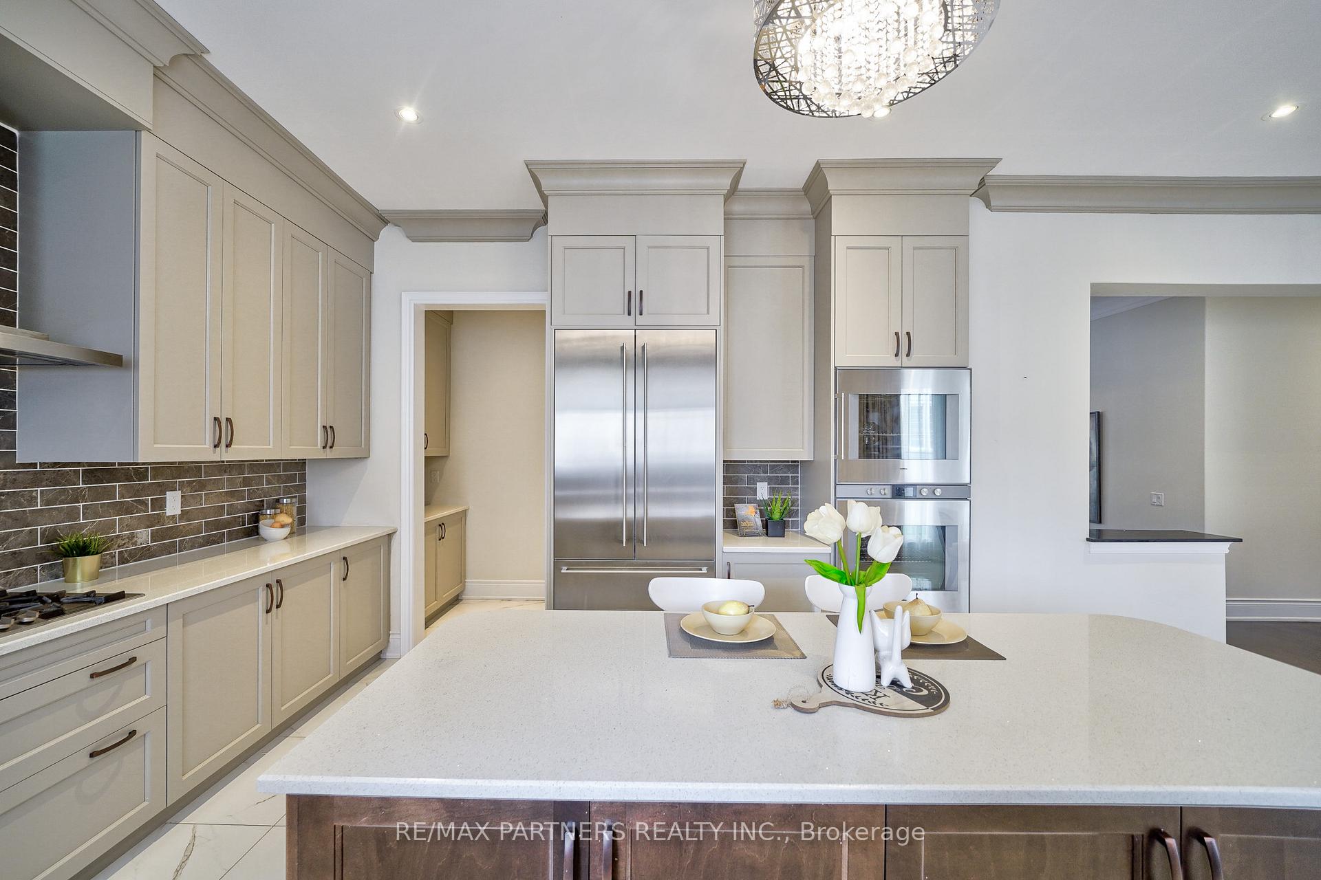 Photo 11 of 112 Baldry Avenue, Vaughan, Patterson — HOMEH