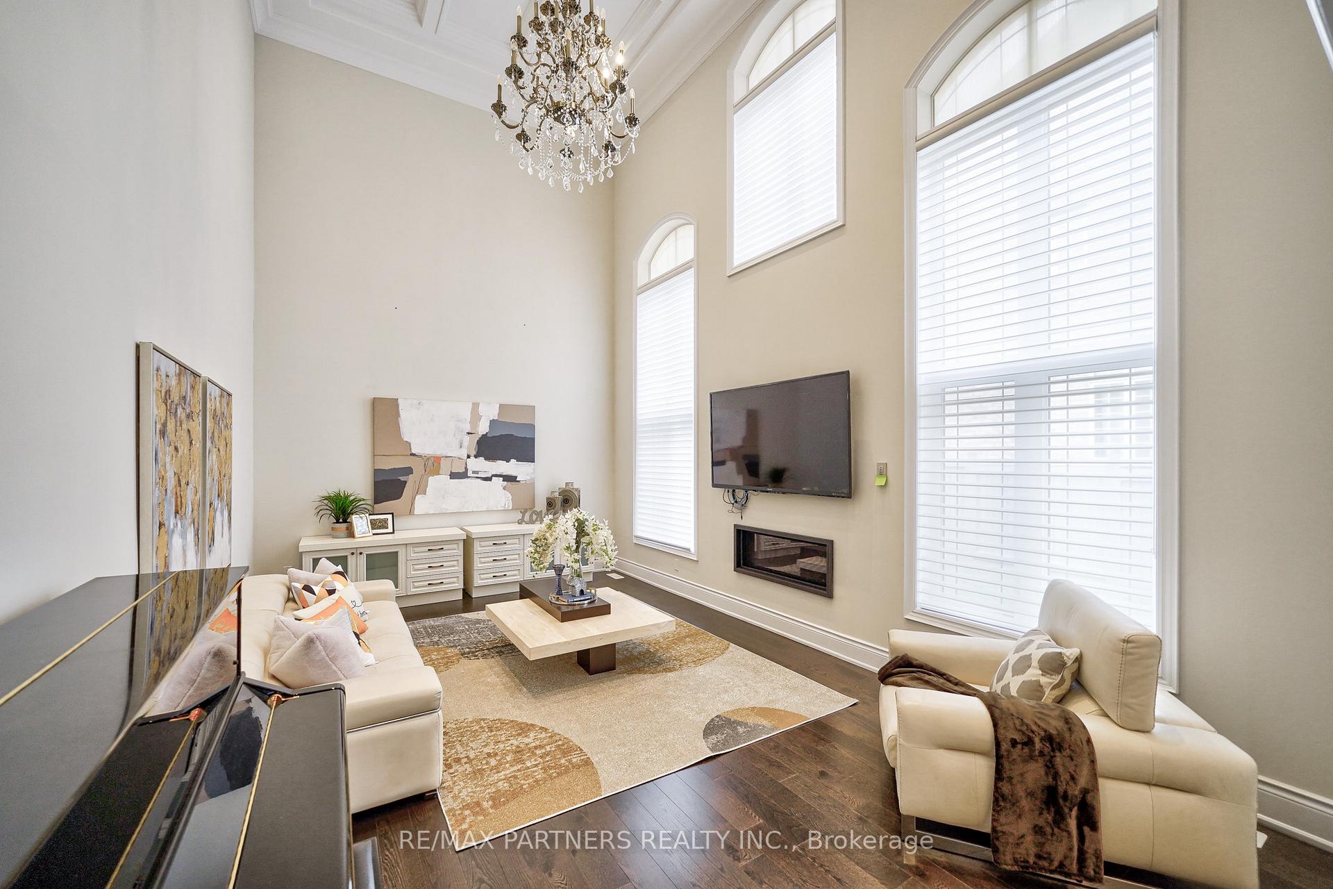 Photo 12 of 112 Baldry Avenue, Vaughan, Patterson — HOMEH