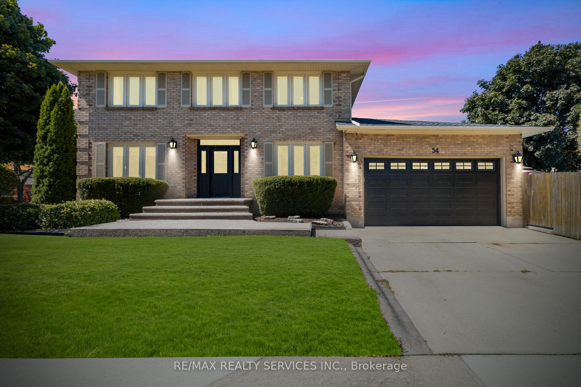 Photo 3 of 54 Audubon Street N, Hamilton, Stoney Creek Mountain — HOMEH