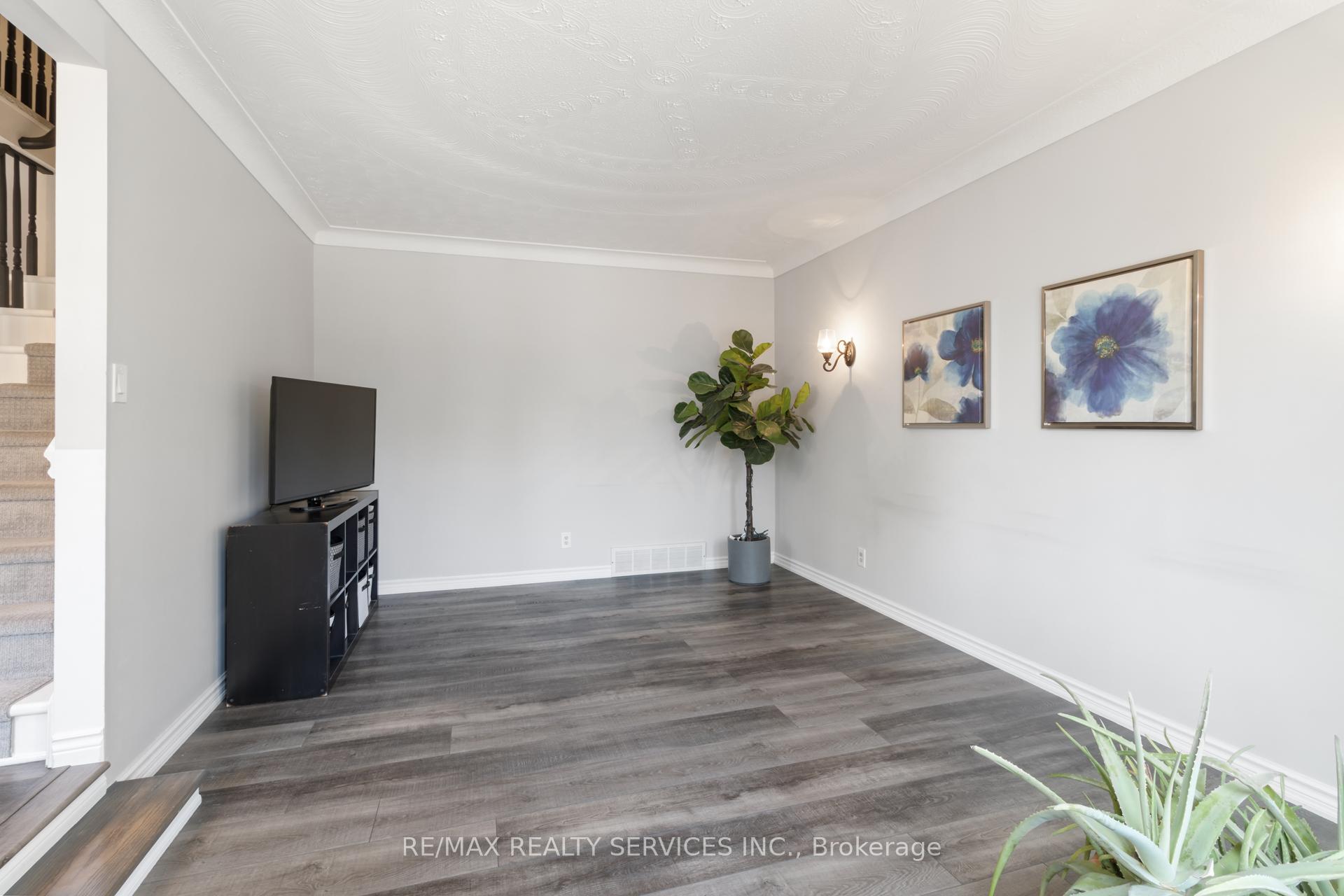 Photo 8 of 54 Audubon Street N, Hamilton, Stoney Creek Mountain — HOMEH