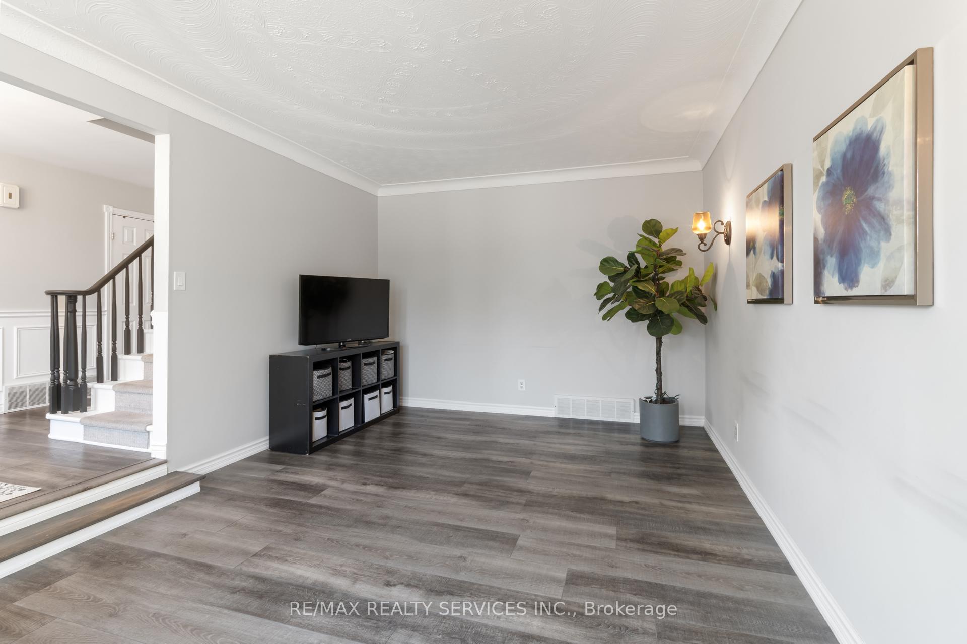 Photo 10 of 54 Audubon Street N, Hamilton, Stoney Creek Mountain — HOMEH