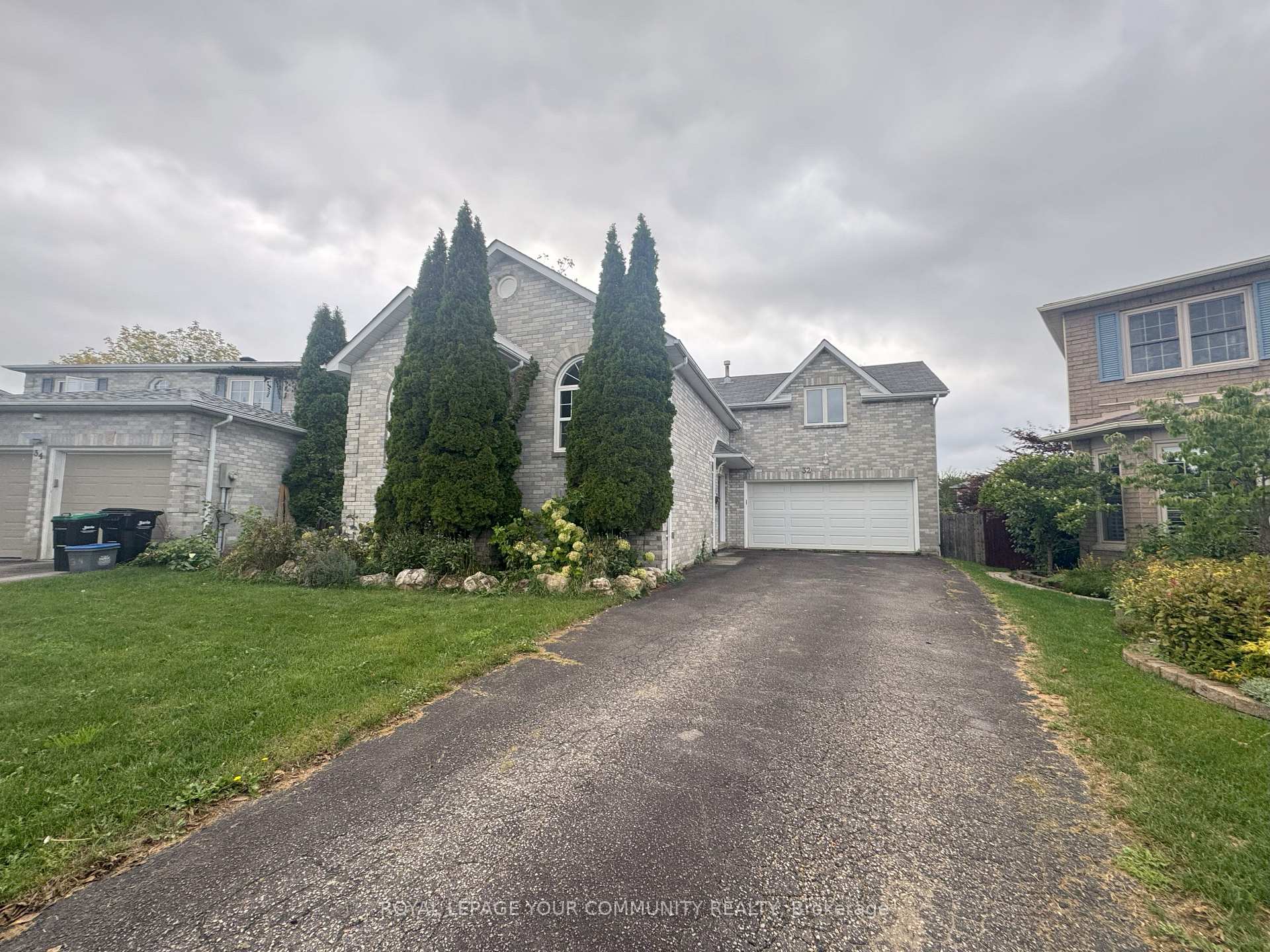 Front of Unit Upper, 32 Ward Drive